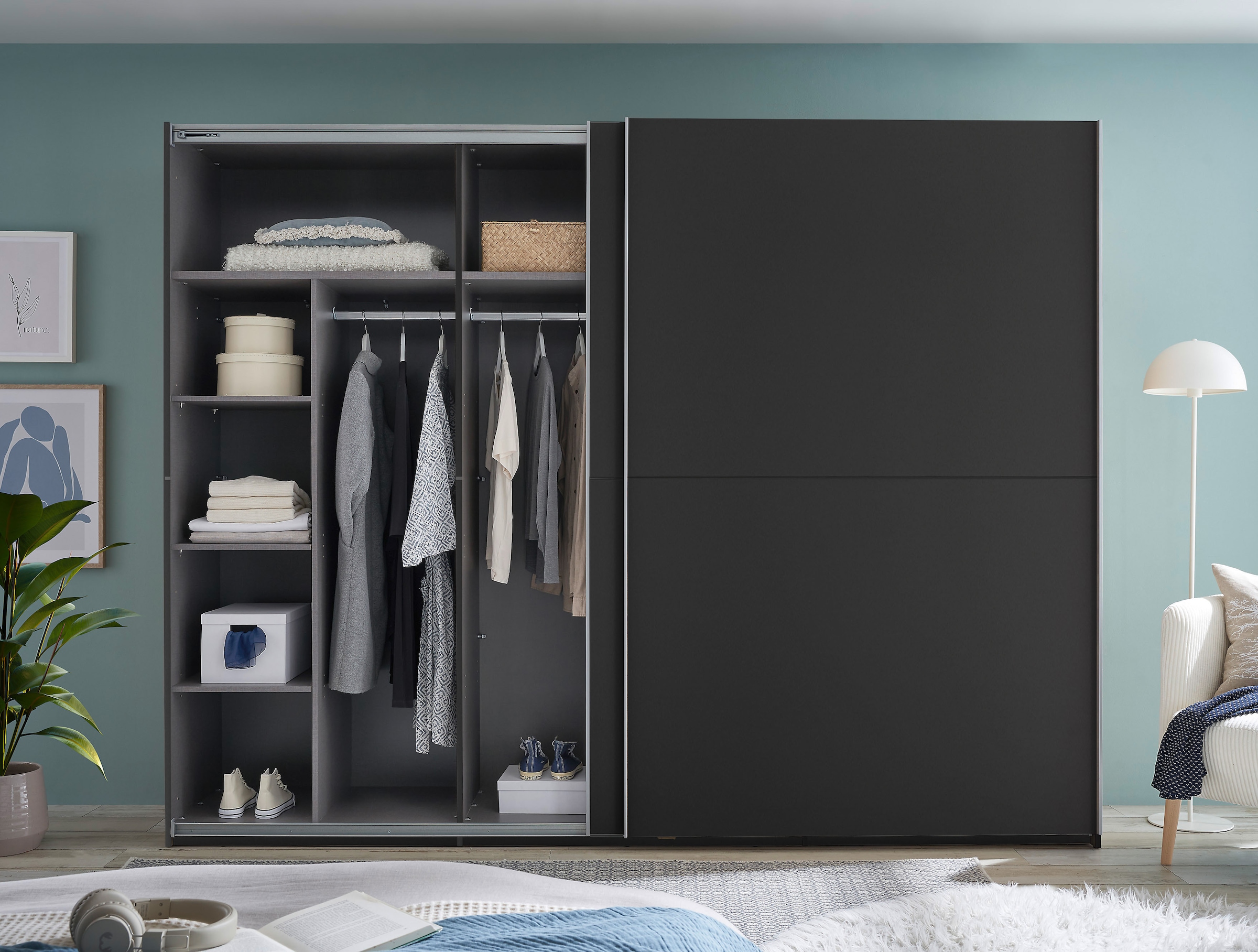 Schlafkontor Schwebetürenschrank »Mesio, 2-türiger Kleiderschrank, Schiebetürenschrank mit viel Stauraum« inklusive Hoteleinteilungen aussen und Einlegeböden oben