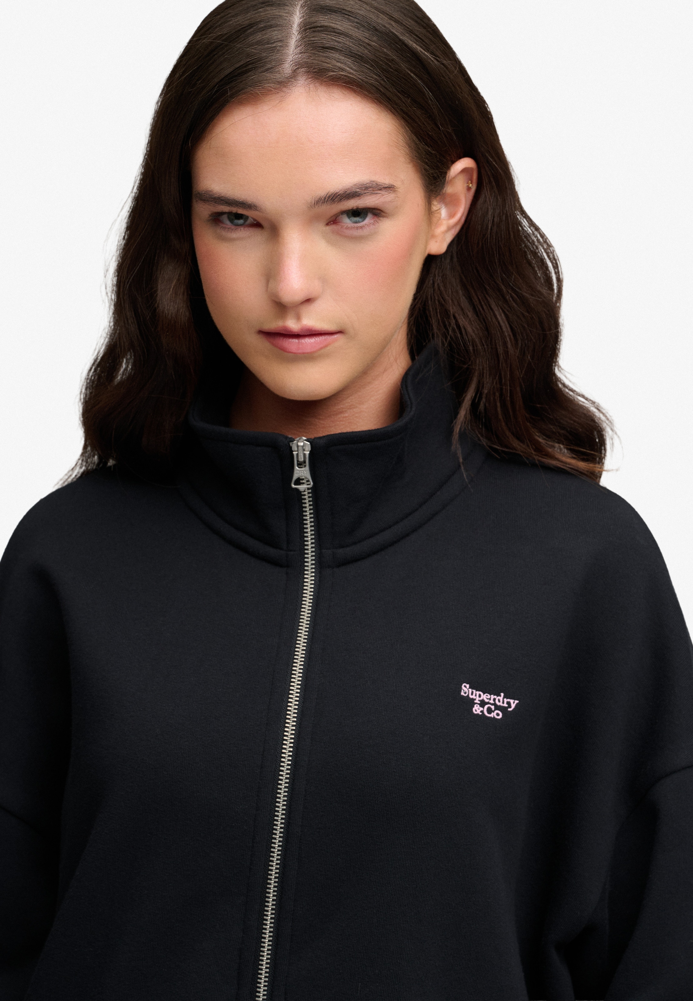 Superdry Veste sweat »SIGNATURE EMB OVERSIZED TRACK« coupe oversize, avec fermeture éclair, encolure haute fermée