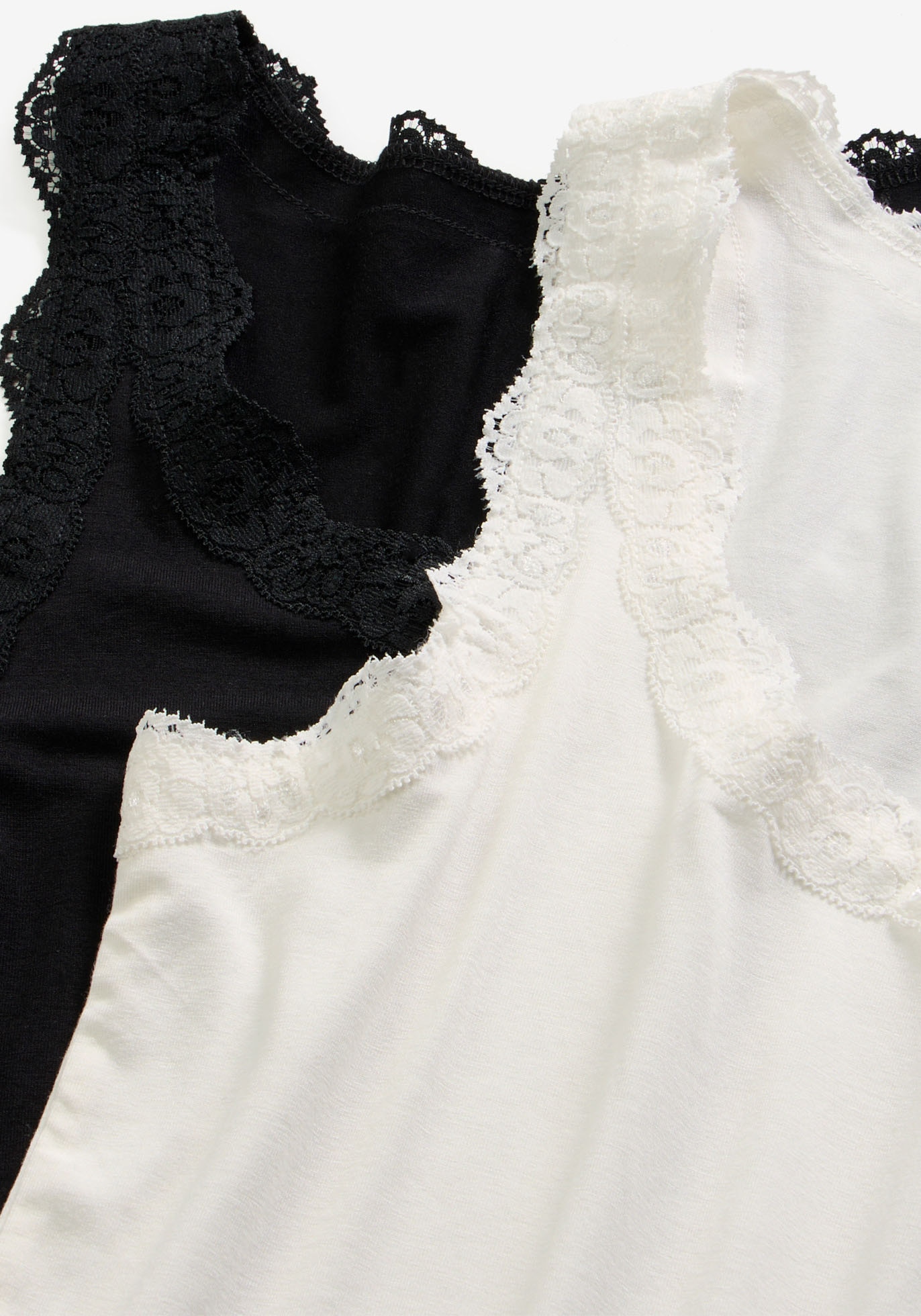 bonprix Haut de chemise Paquet, 2 cuis schmale Passform, mit dekorativer Spitze, aus Viskose-Mix