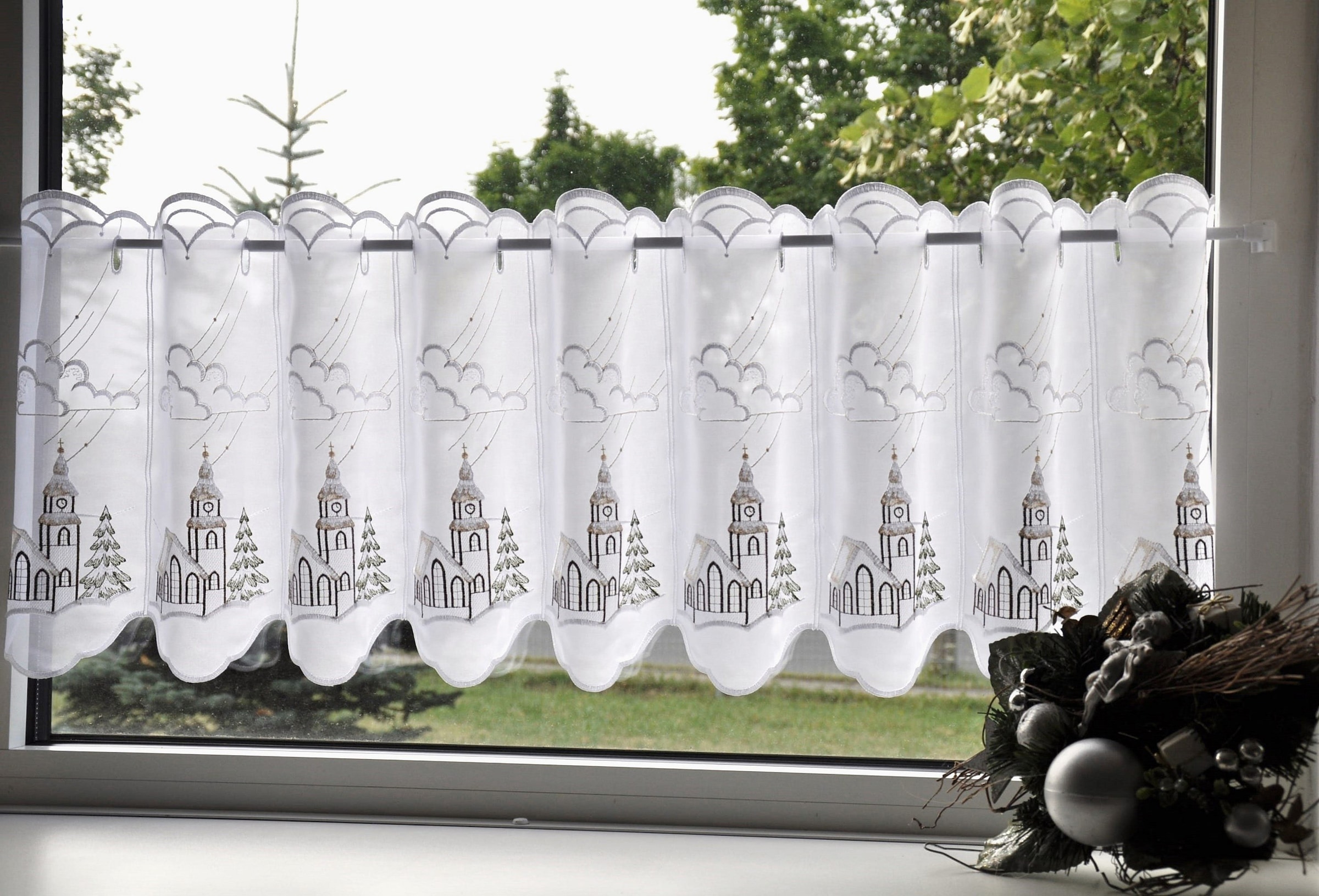 Stickereien Plauen Scheibengardine »Kirche« Durchzuglöcher 1 Stk. tlg. veredelt mit echter Plauener Spitze Stickerei
