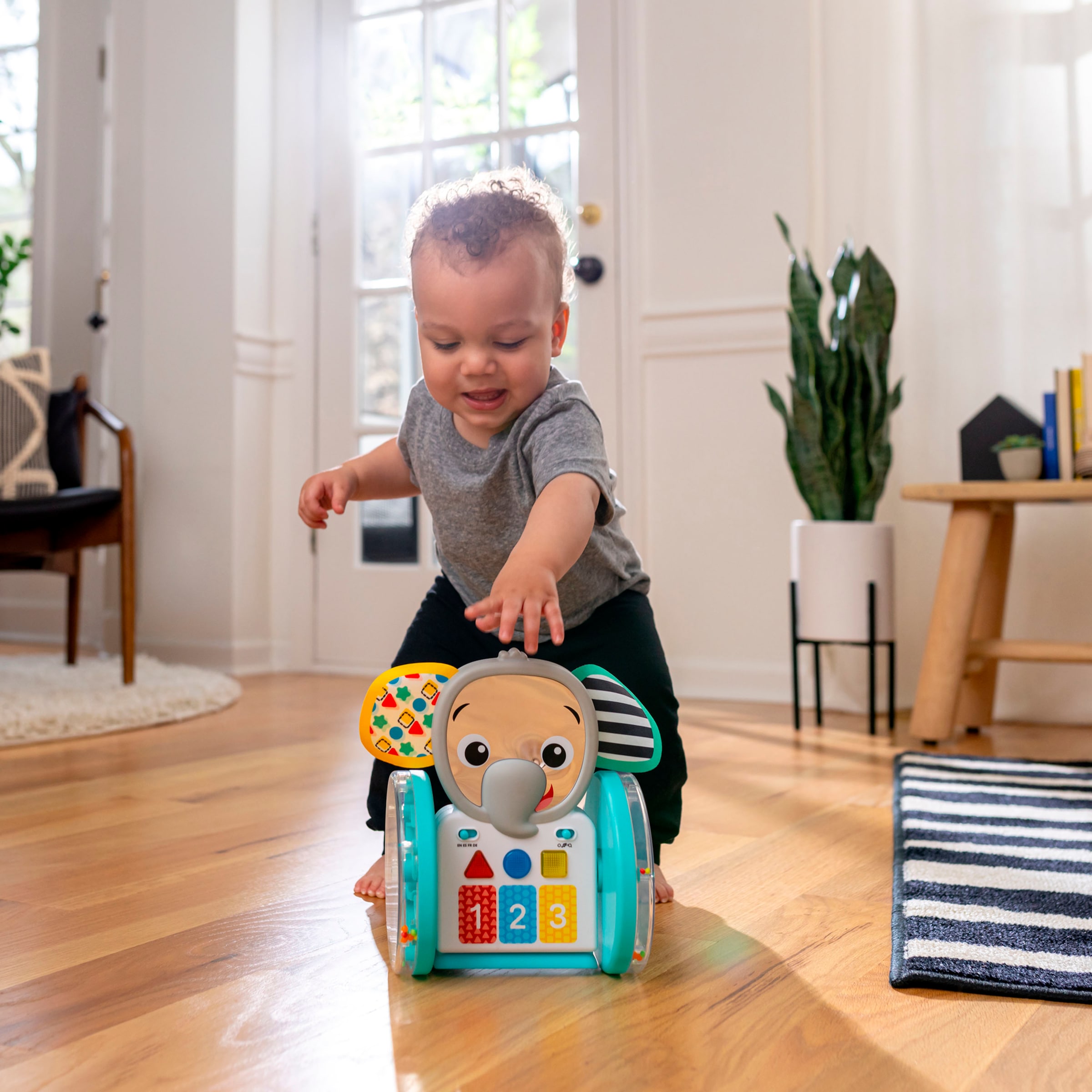 Baby Einstein Lernspielzeug »Chase & Tap Earl  Interactive Crawling Toy«