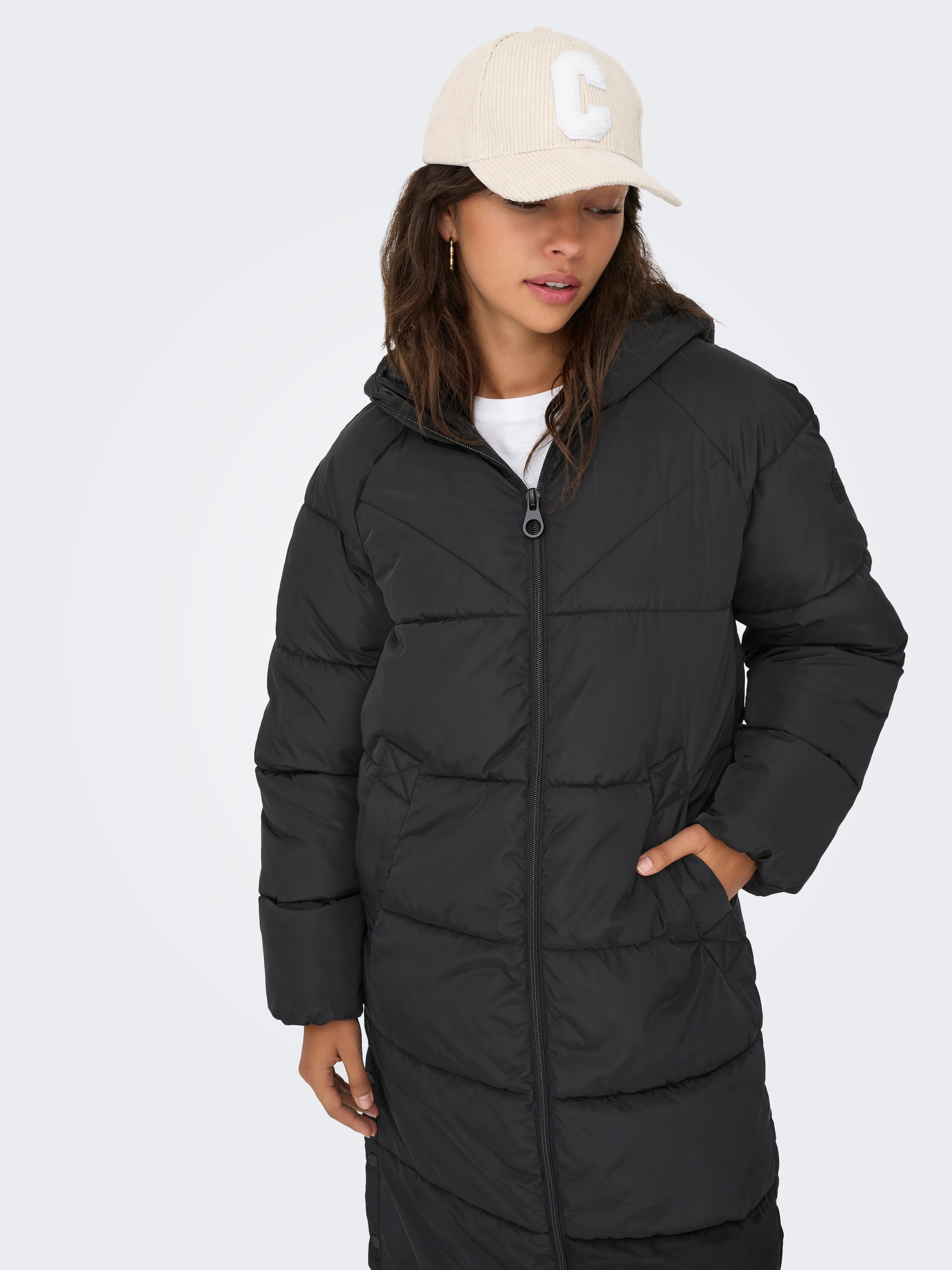 ONLY Steppmantel »ONLAMAND – Langer Puffercoat mit 2-Wege-Reissverschluss« lässig geschnitten, modisch, Steppware, Materialmix, hochschliessend