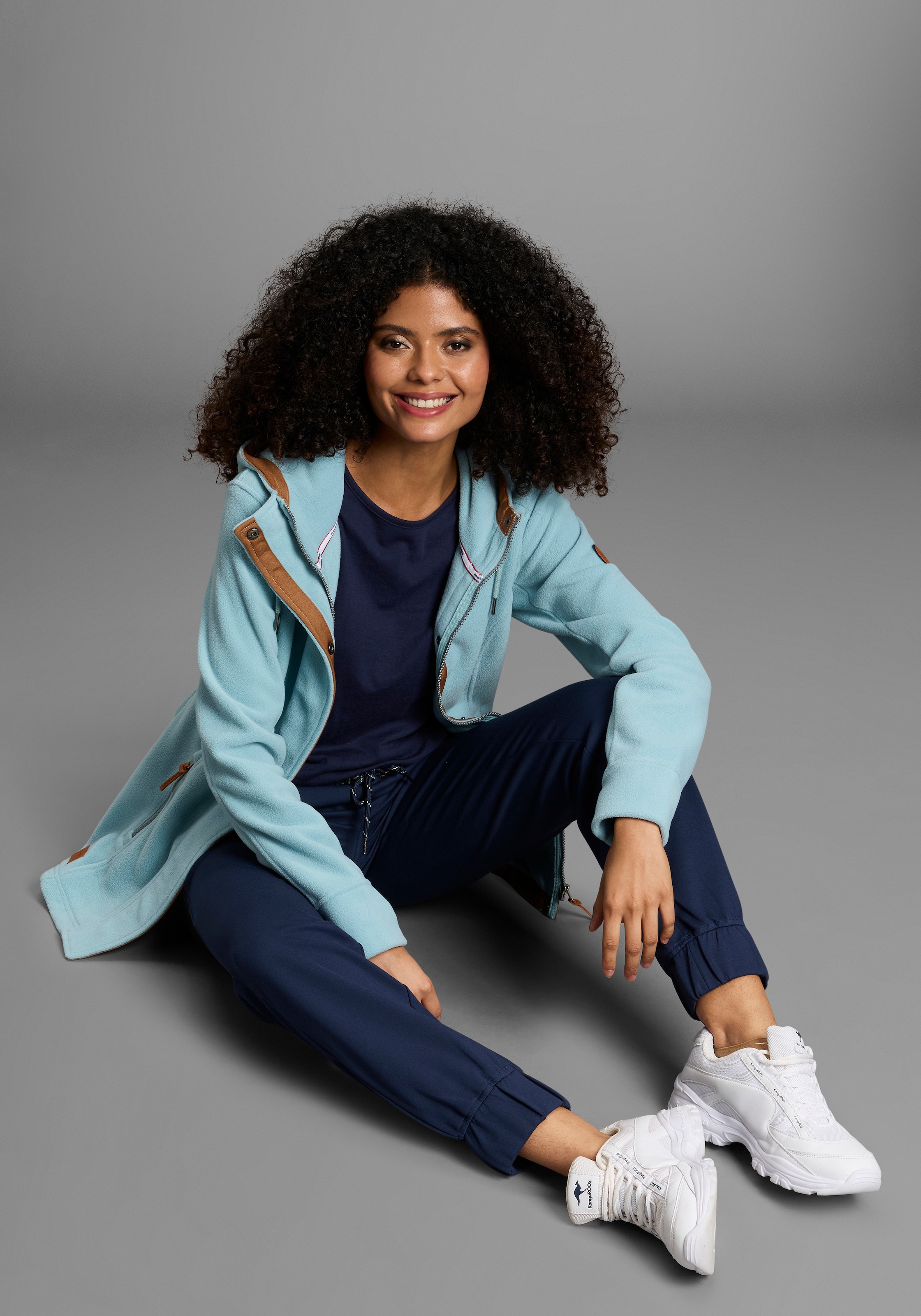 KangaROOS Veste polaire mit Kapuze hüftbedeckende Länge, mit Kapuze, mit Eingrifftaschen