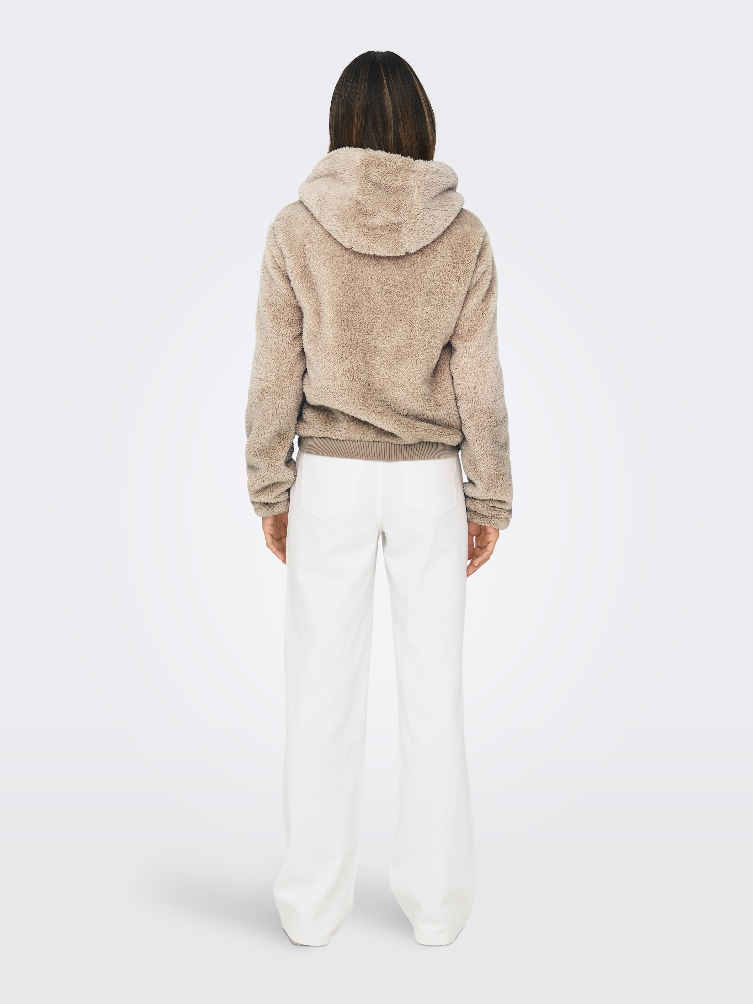 ONLY Veste à capuche en peluche »ONLNEWANNA CONTACT SHERPA JKT OTW NOOS« avec capuche fibre synthétique