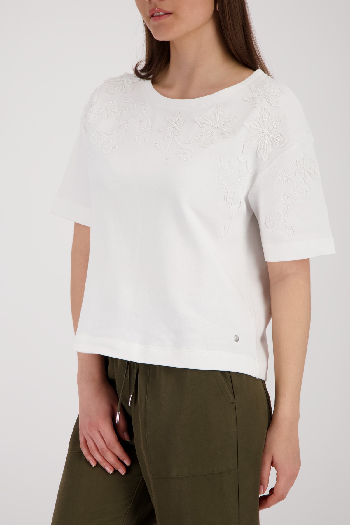Monari Sweat-shirt »Sweatshirt Perlenschmuck«, Regular fit mit Blumenstickerei
