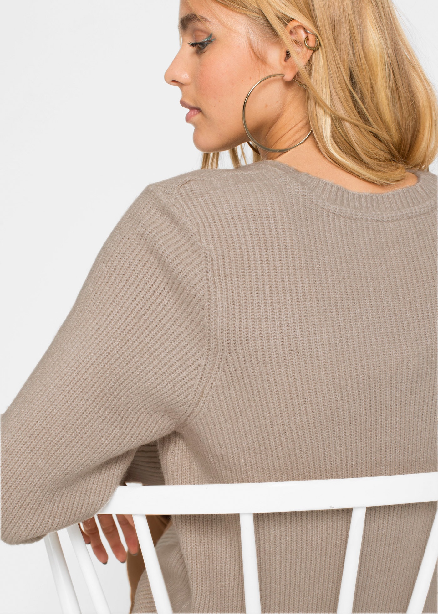 bonprix Pull long »Longpullover mit Knöpfen« avec boutons décoratifs, col rond