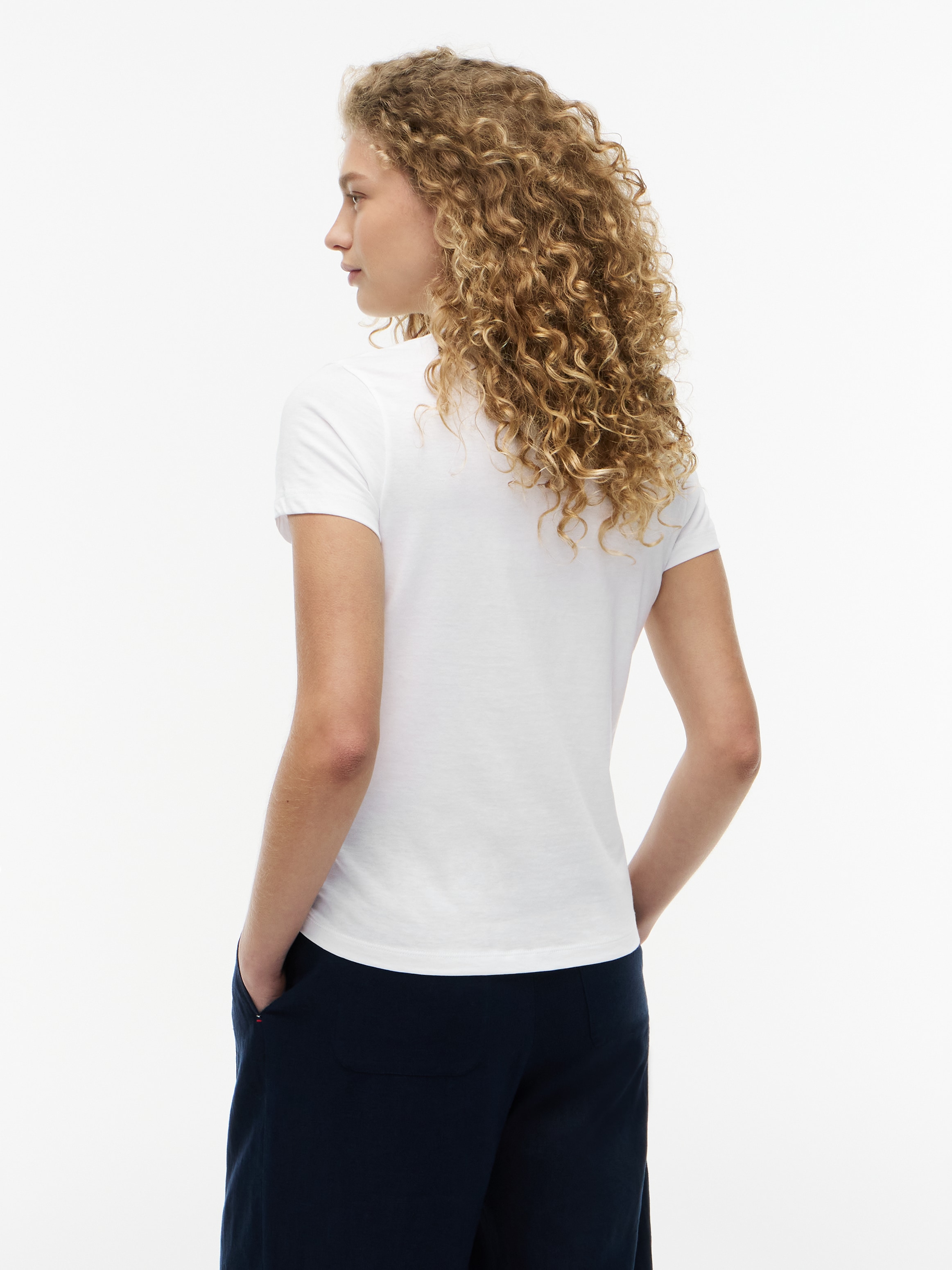 Tommy Hilfiger T-shirt »HERITAGE V-NK TEE« avec le drapeau logo Tommy Hilfiger sur la poitrine