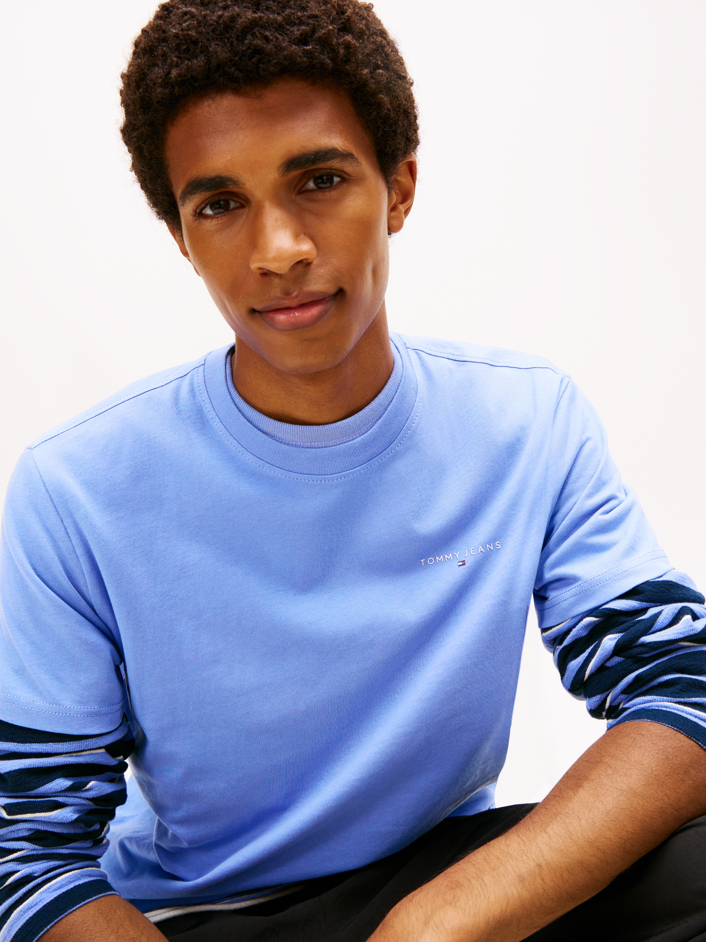Tommy Jeans T-shirt »TJM SLIM LINEAR CHEST TEE EXT« avec encolure ronde