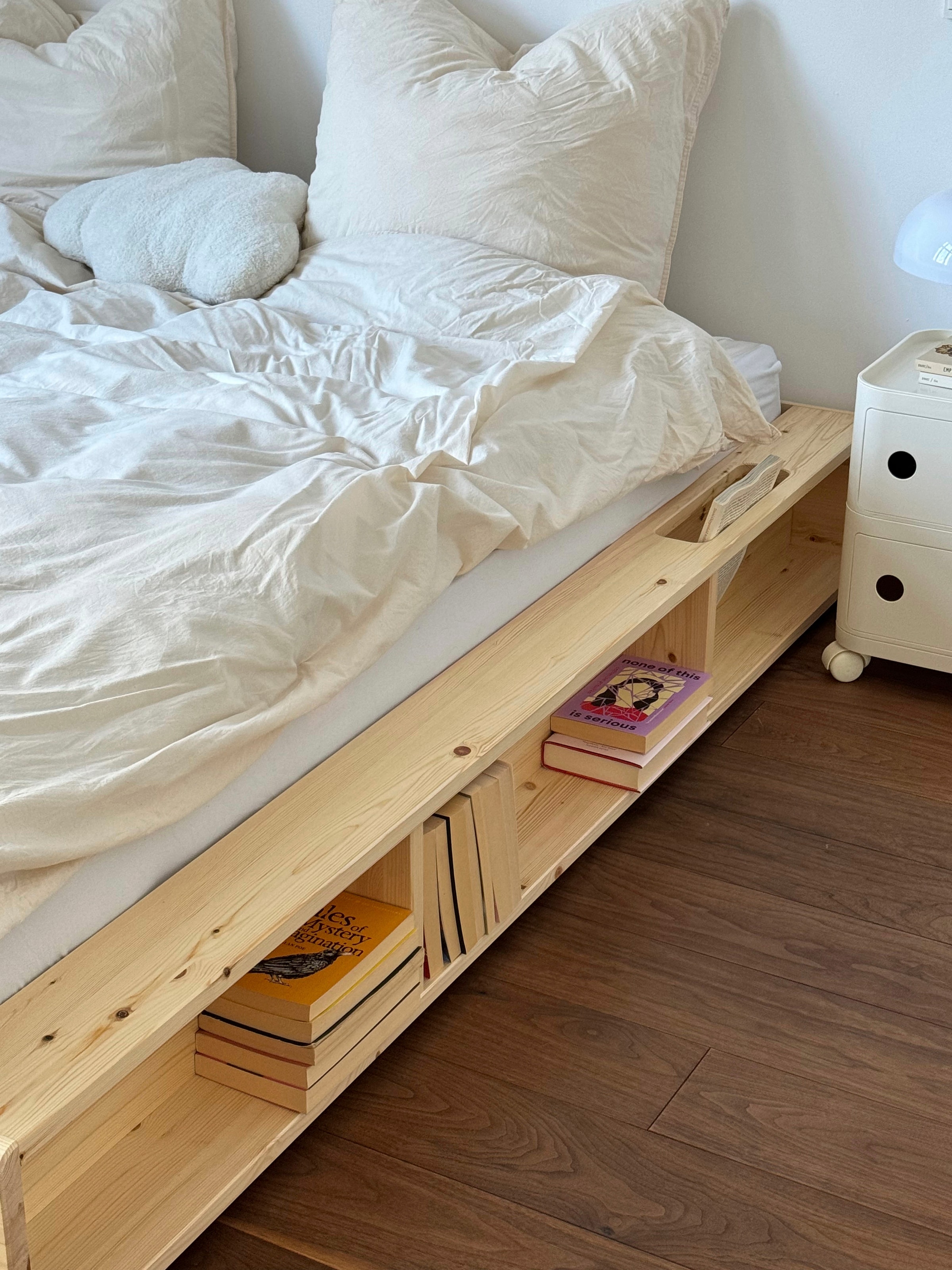 Karup Design Stauraumbett »Ziggy Bed, Stauraumbett, FSC®-zertifiziertes Massivholz made in Europe« Erhältlich für Matratzen Breite 90, 120, 140, 160 oder 180 cm,  mit 3 Ablagen, inklusive Lattenrost, ohne Matratze, mehrere Farben