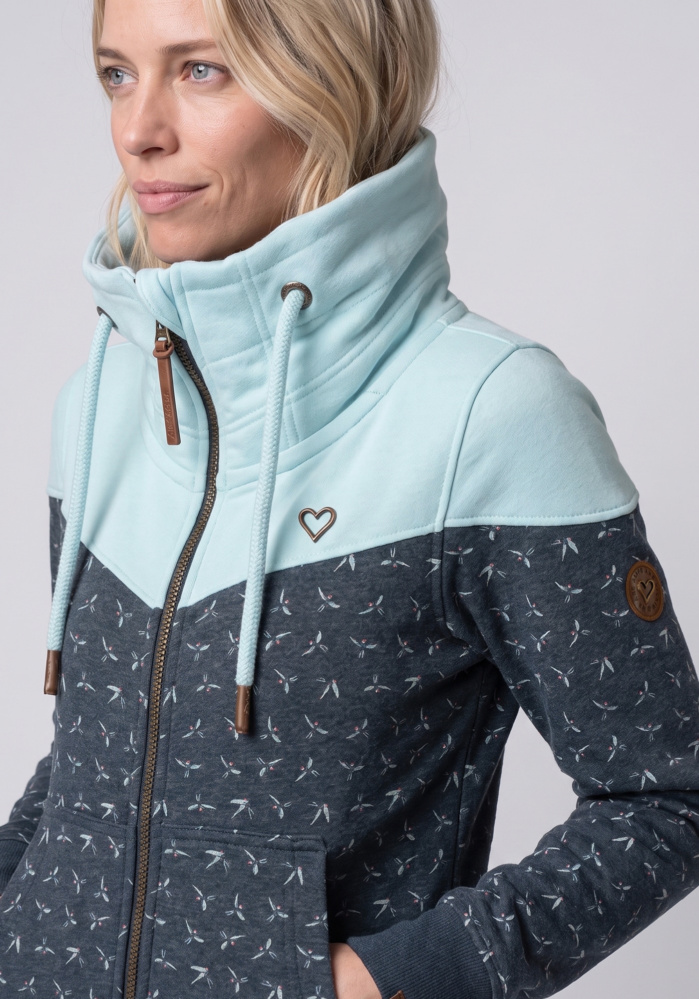 Alife & Kickin Veste sweat »ValinaAK B« avec col montant réglable élevé en superbe qualité sweat