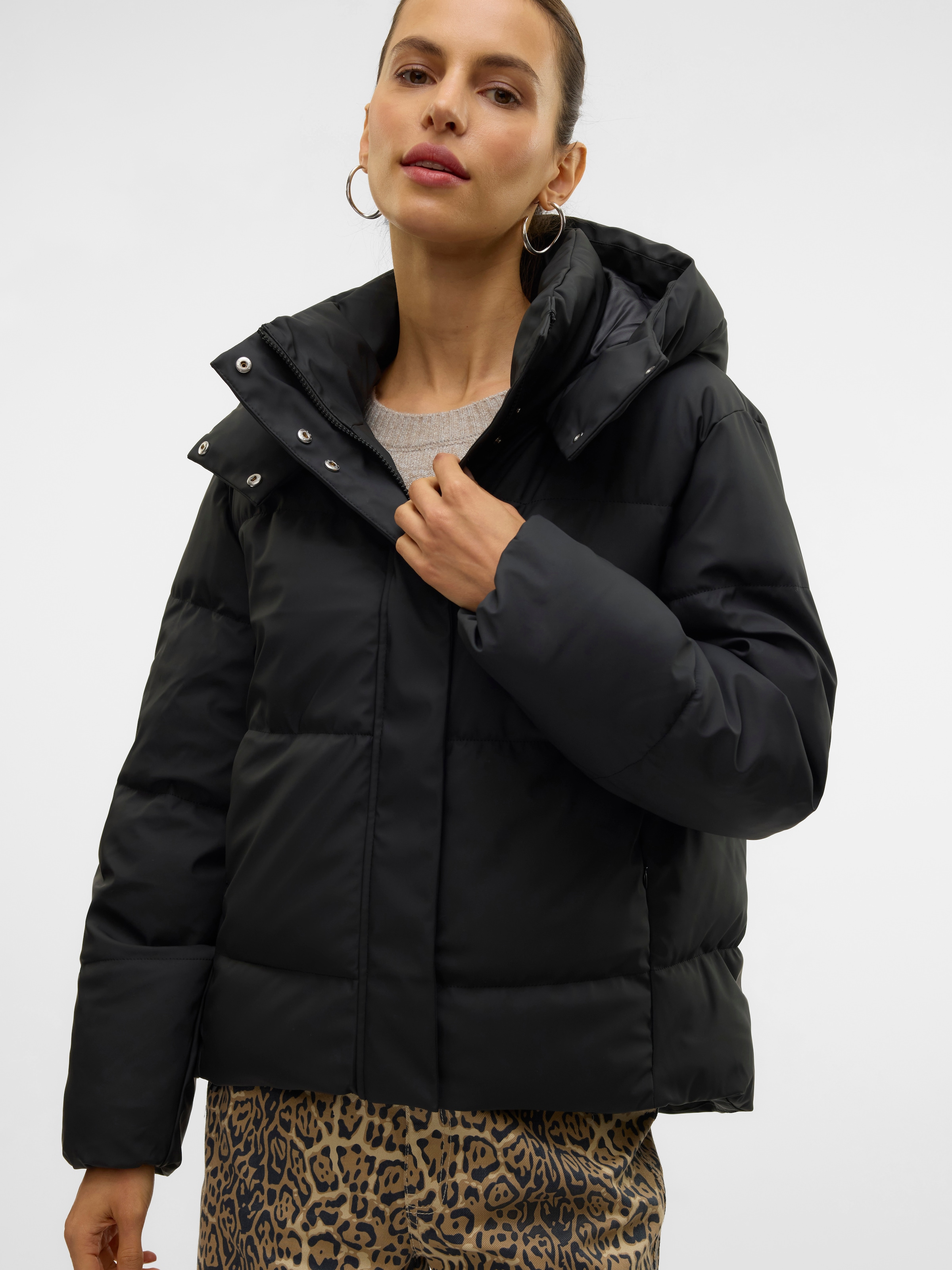 Vero Moda Veste matelassée »VMGRETAKYLIE SHORT COATED JACKET NOOS« avec capuche similicuir