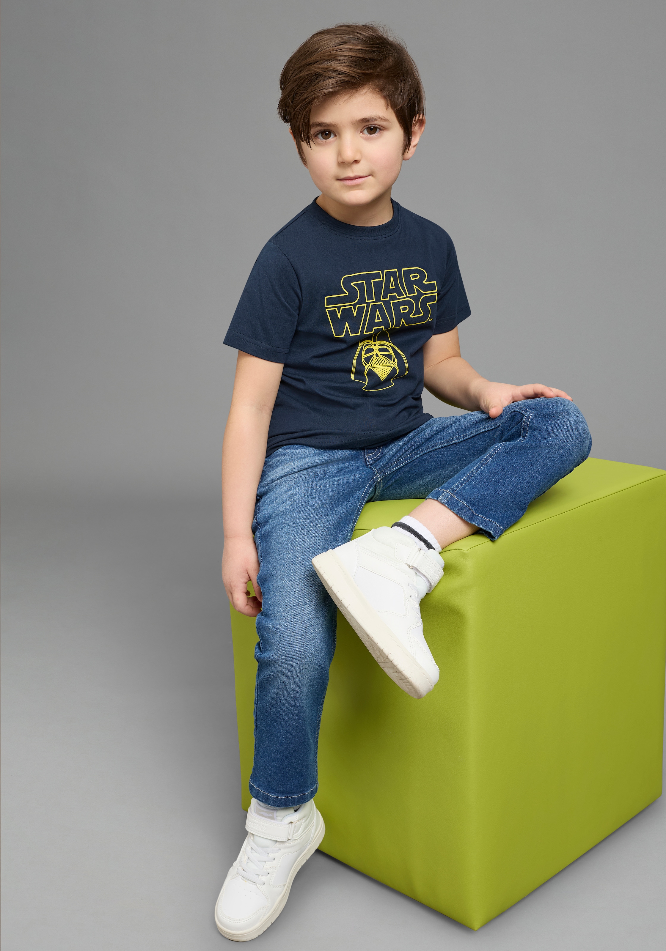 KIDSWORLD T-Shirt »STAR WARS: DARTH VADER - Disney Shirt« DARTH VADER Shirt. Kurzarm, mit modischem Druck, aus Baumwolle