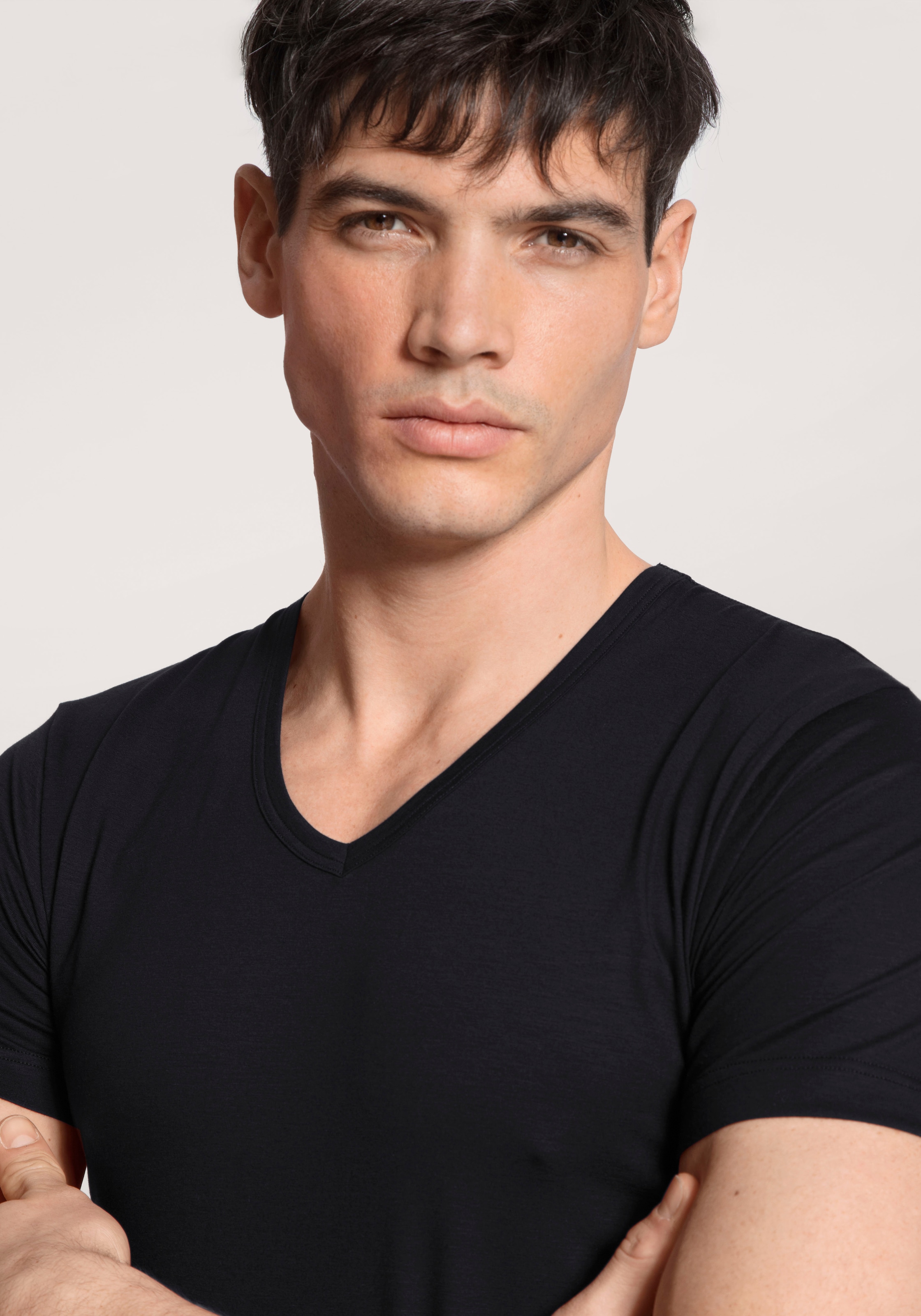 CALIDA Kurzarmshirt »Focus« V-Ausschnitt, Single Jersey, flache Nähte, elastisch, weich