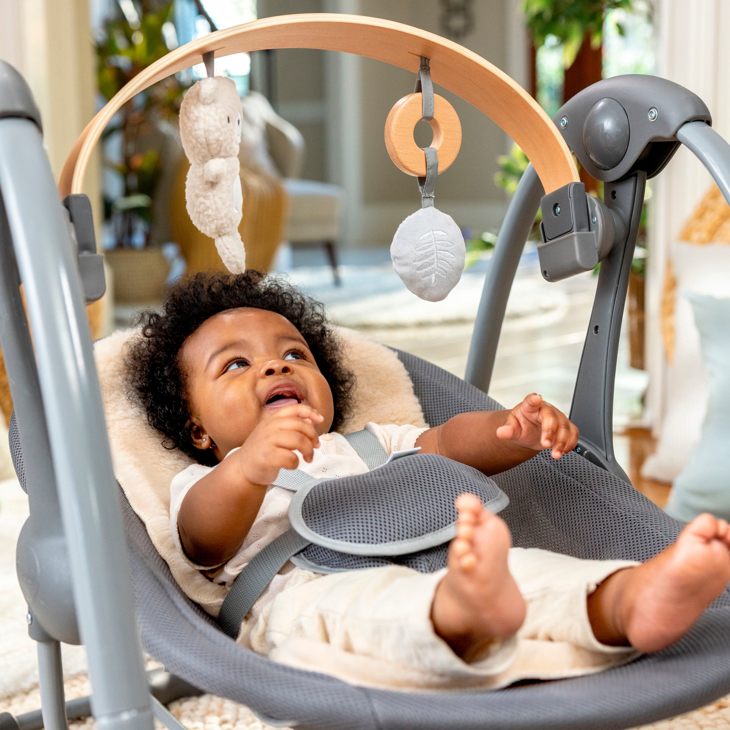 ingenuity Babywippe »Every Season™ Swing 'n Go Portable Swing™ - Wesley™« bis 9 kg mit Musik und Geräuschen