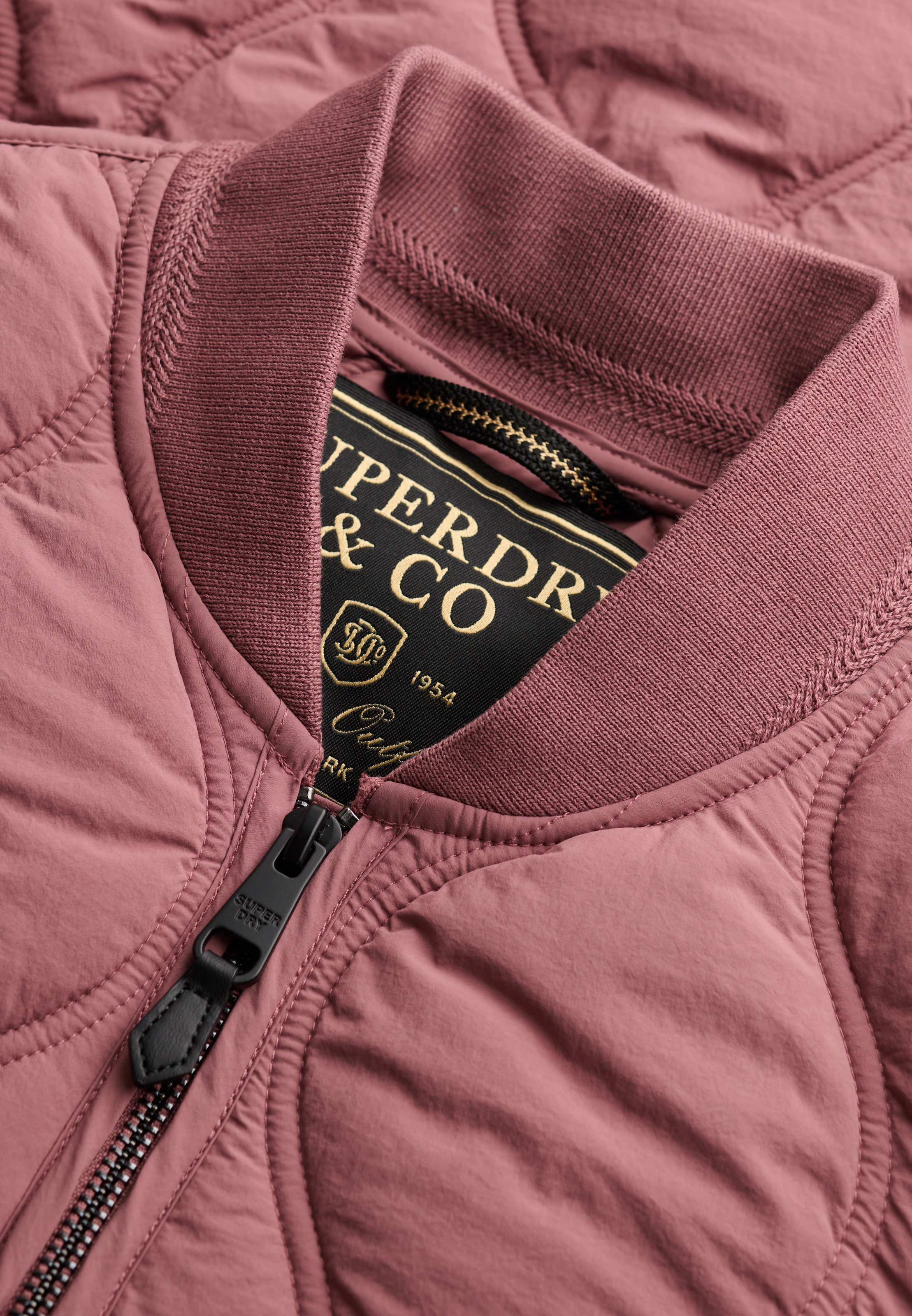 Superdry Veste matelassée »SHORT ONION QUILT LINER JKT« avec fermeture éclair, en nylon, coupe décontractée, aspect uni