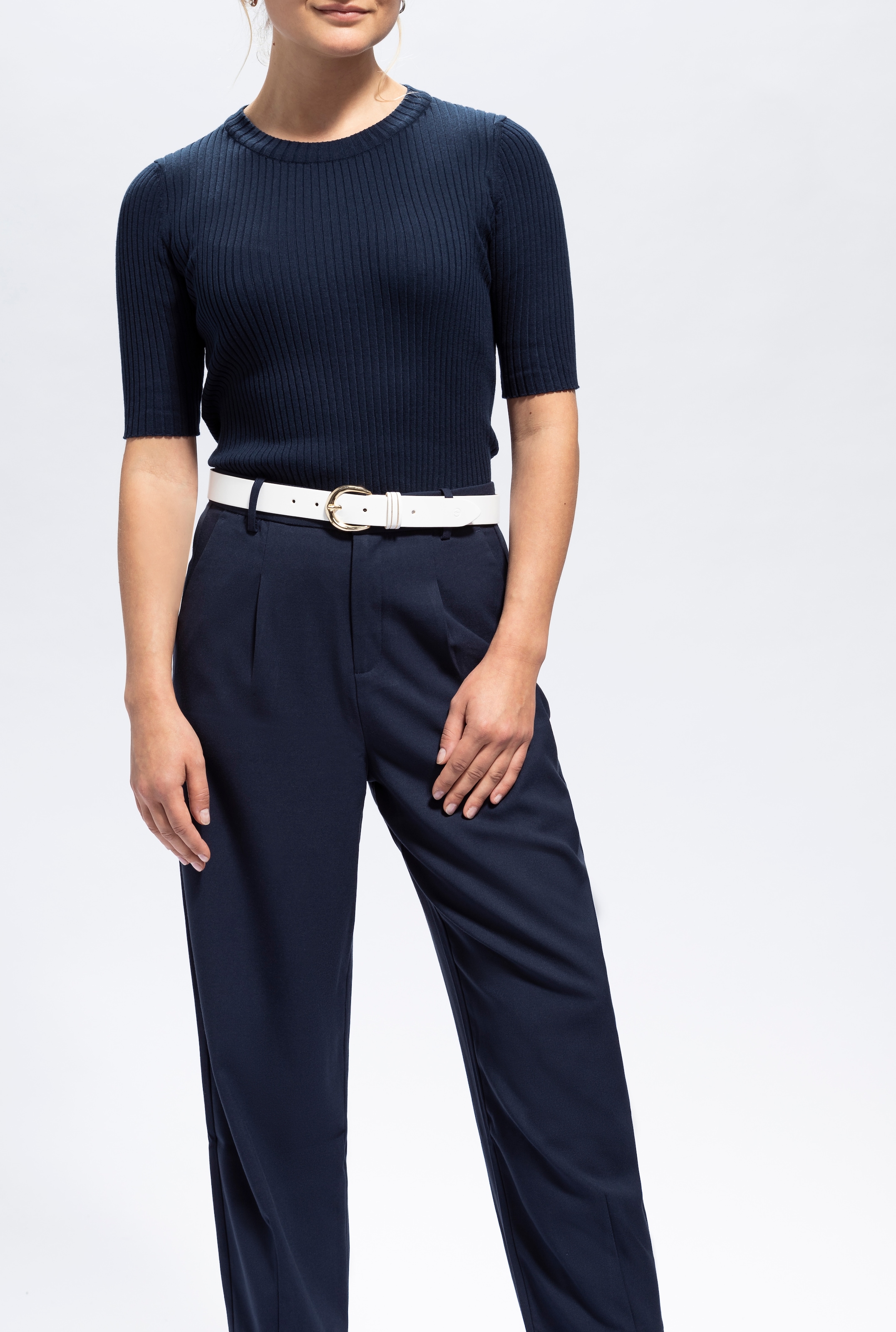 Tamaris Ledergürtel 3cm breit, schlichte Dornschnalle in Gold, dezentes Markenlogo