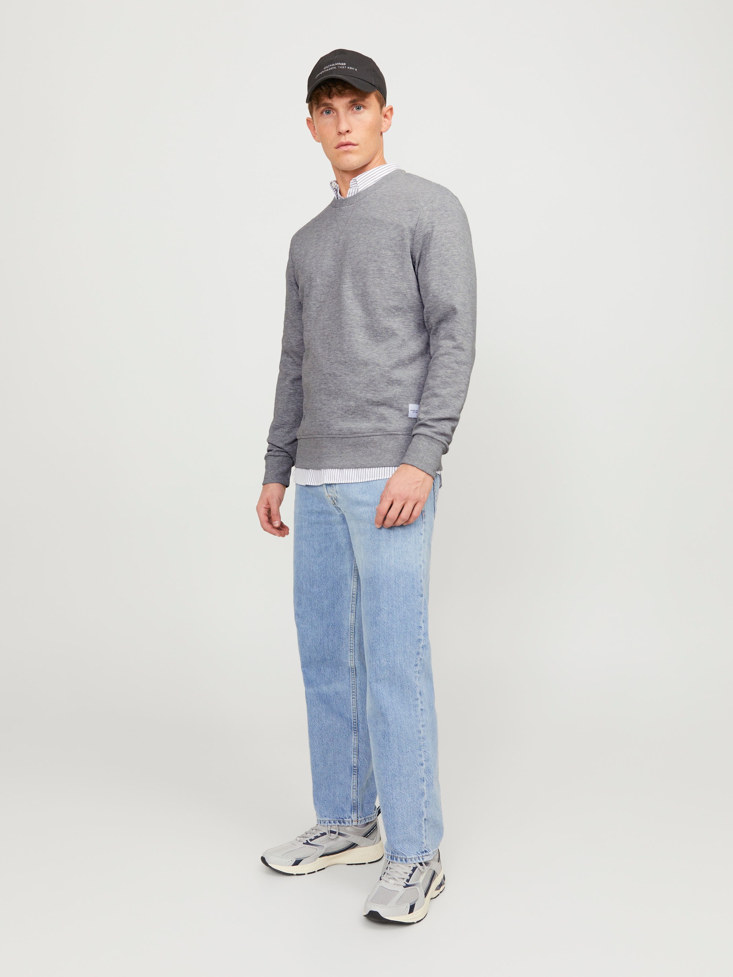 Jack & Jones Sweat-shirt »JJEBASIC mit Flaglabel und weicher Baumwollmischung«, uni, tendance, coupe regular, coton, col rond

