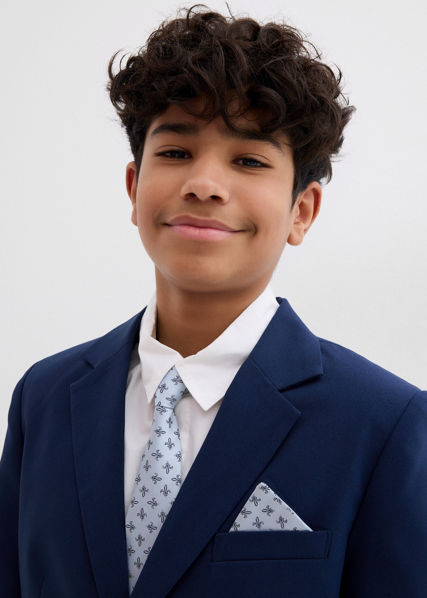 bonprix Costume Set, 4 tlg. normale bestehend aus Hose mit verstellbarem Bund, Hemd, Sakko und Krawatte
