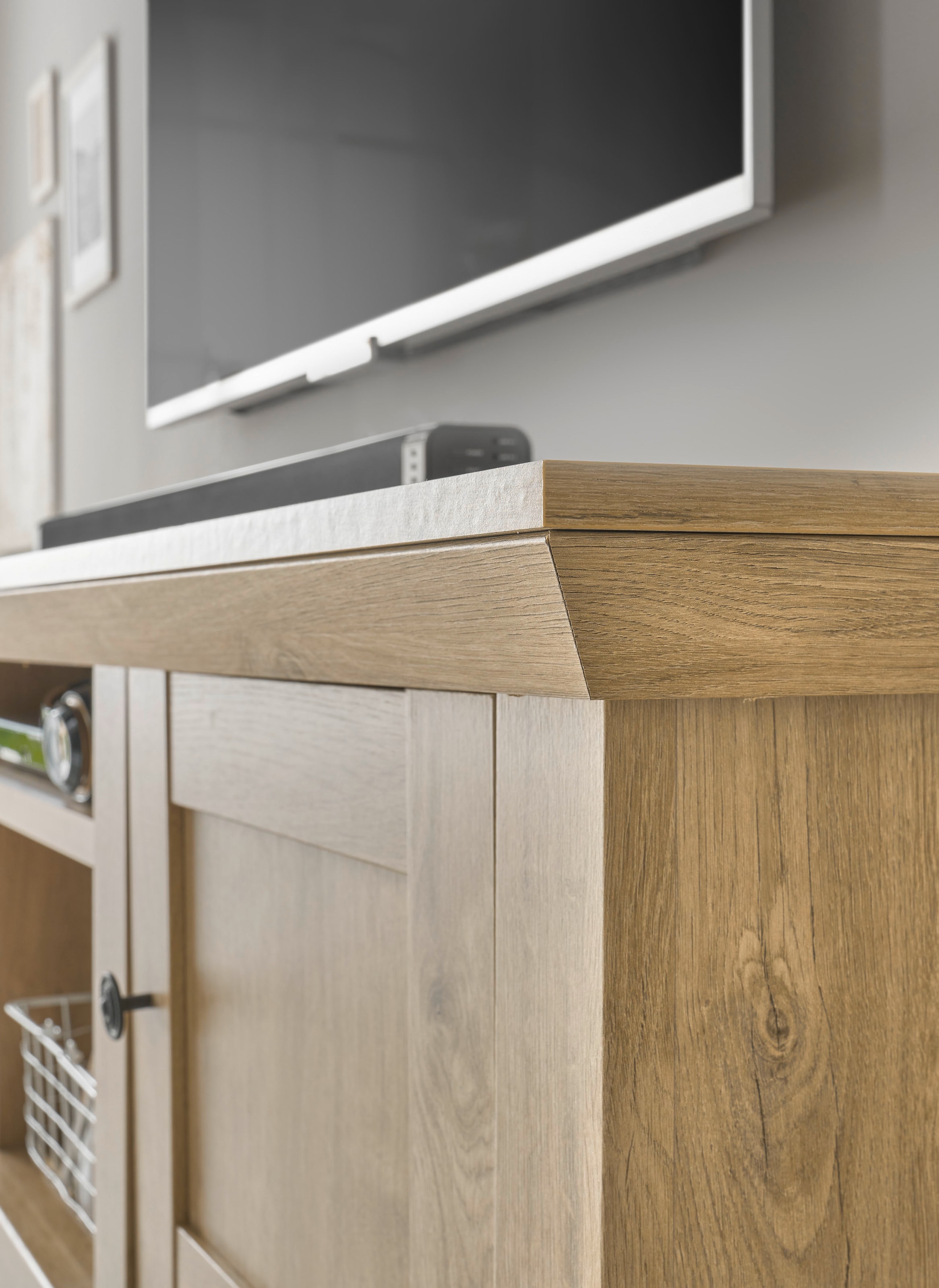 Home affaire Table basse »Cornwall, Unterschrank im Landhausstil, Kommode, Eiche Dekor« 1 cuis tlg. verschnörkelte Metallgriffe, offene Fächer und Türen, 194 cm breit