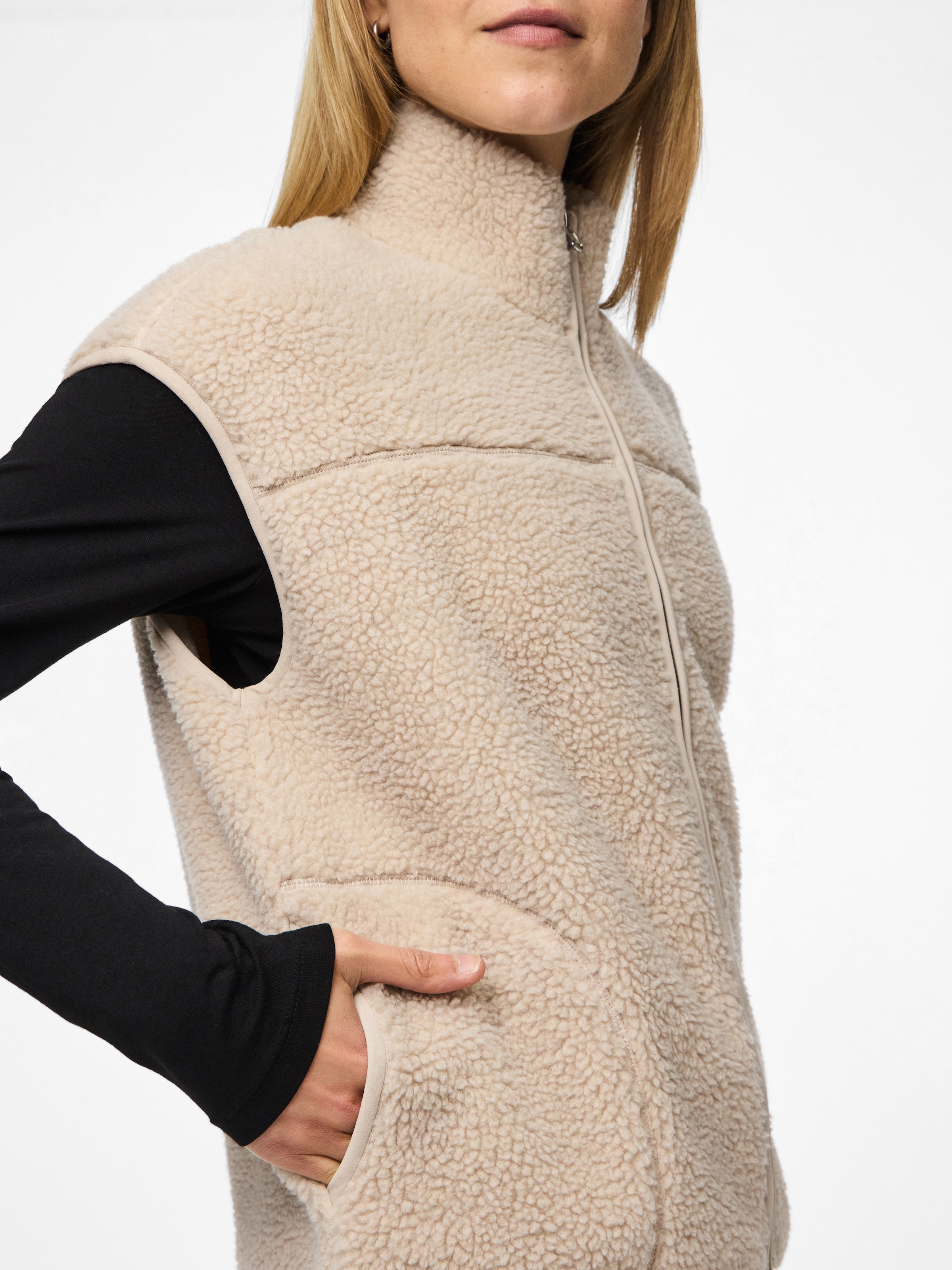 pieces Gilet en peluche »PCSADIA TEDDY VEST NOOS BC« fibre synthétique