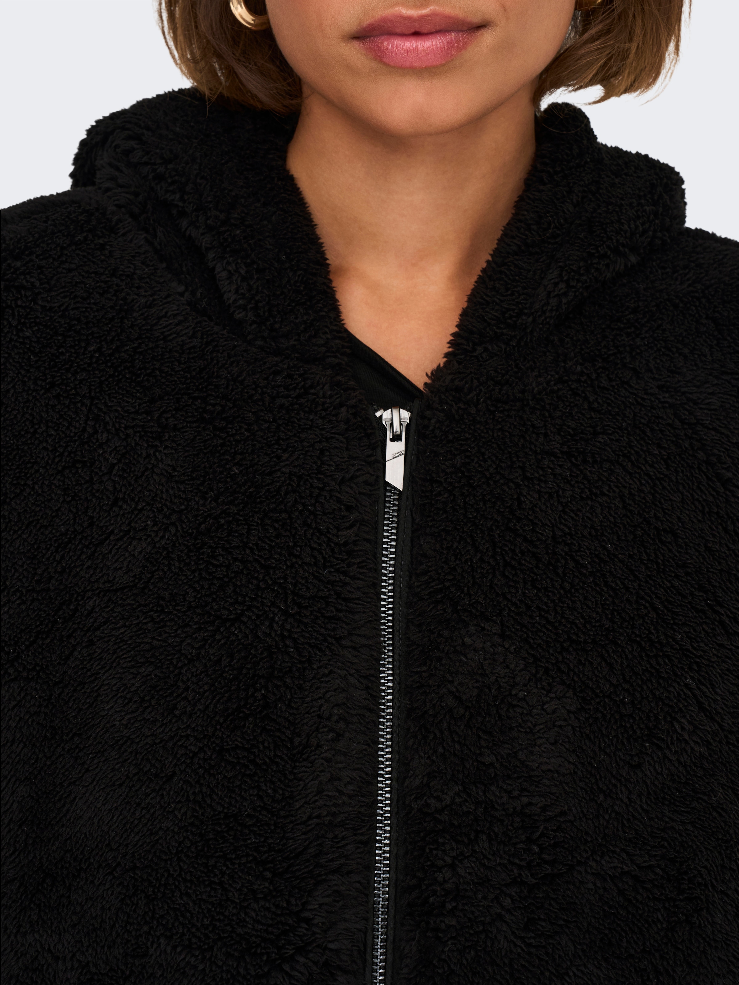 ONLY Kapuzenplüschjacke »ONLNEWANNA CONTACT SHERPA JKT OTW NOOS« mit Kapuze Kunstfaser