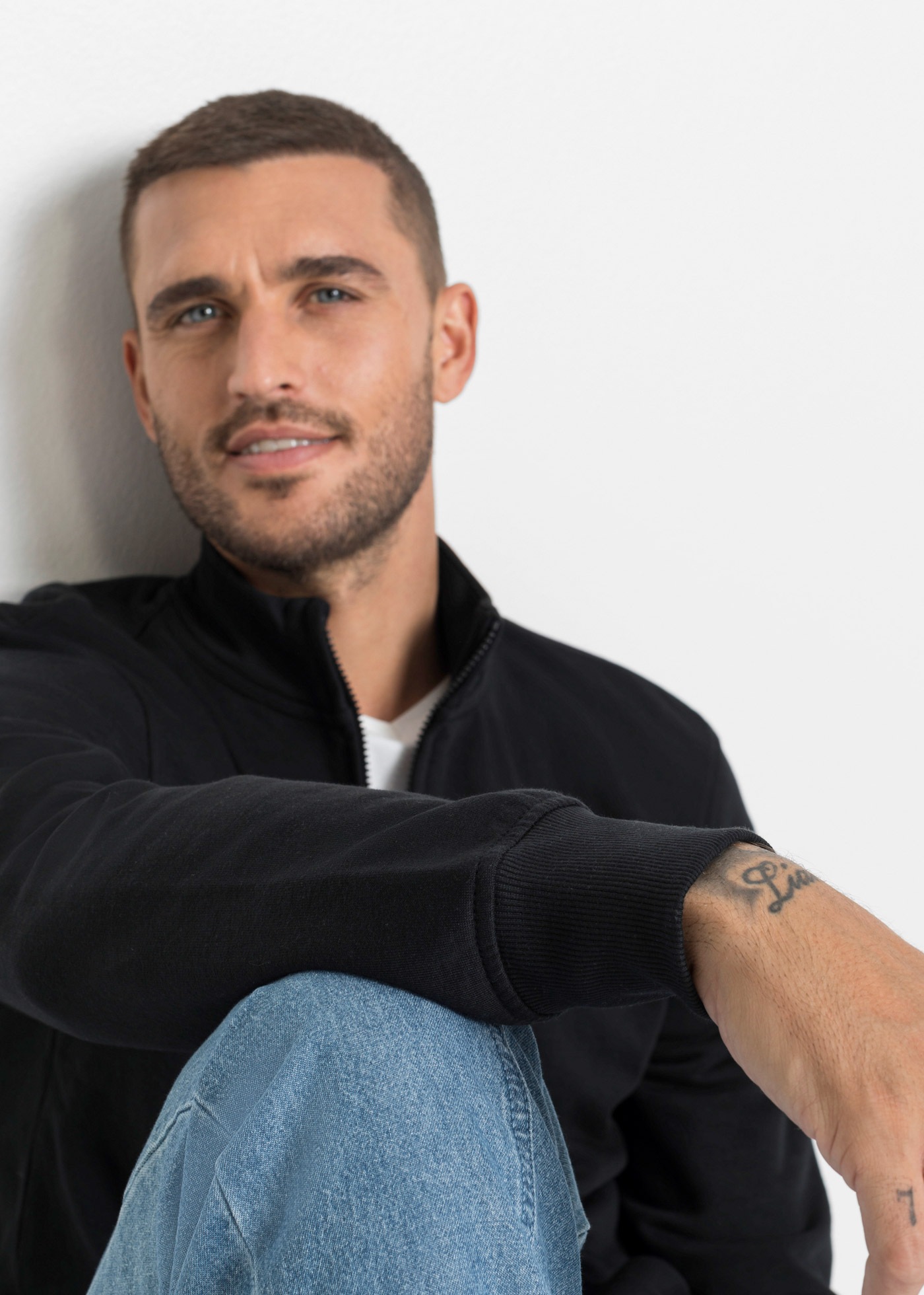 bonprix Sweatjacke »Sweatjacke mit Stehkragen« mit Stehkragen, innen weich angeraute Sweatqualität, Regular Fit