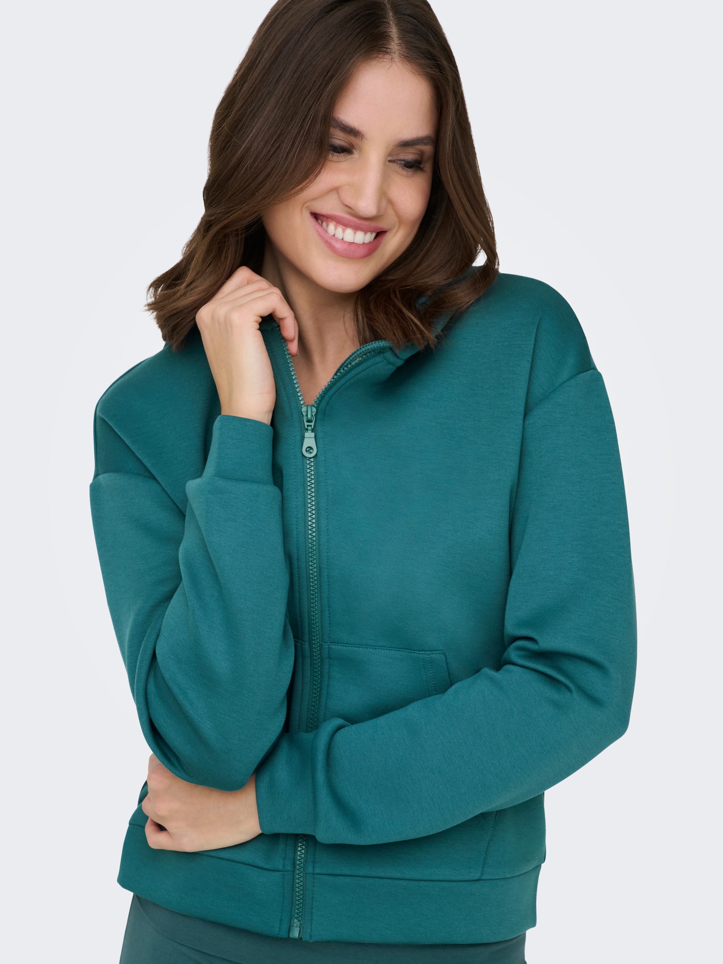 ONLY Play Sweat à capuche »ONPLOUNGE LIFE HOOD FZ LS SWT NOOS«, en polyester, viscose et élasthanne, coupe régulière, avec fermeture éclair
