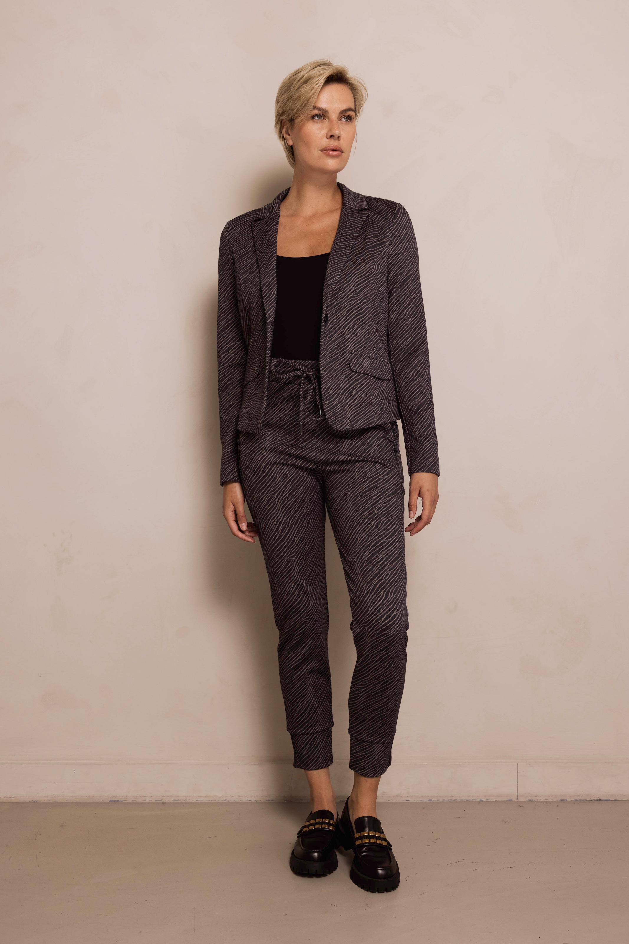 Zhrill Blazer court »ZHBETSY« grafisches Allover-Muster, tailliert