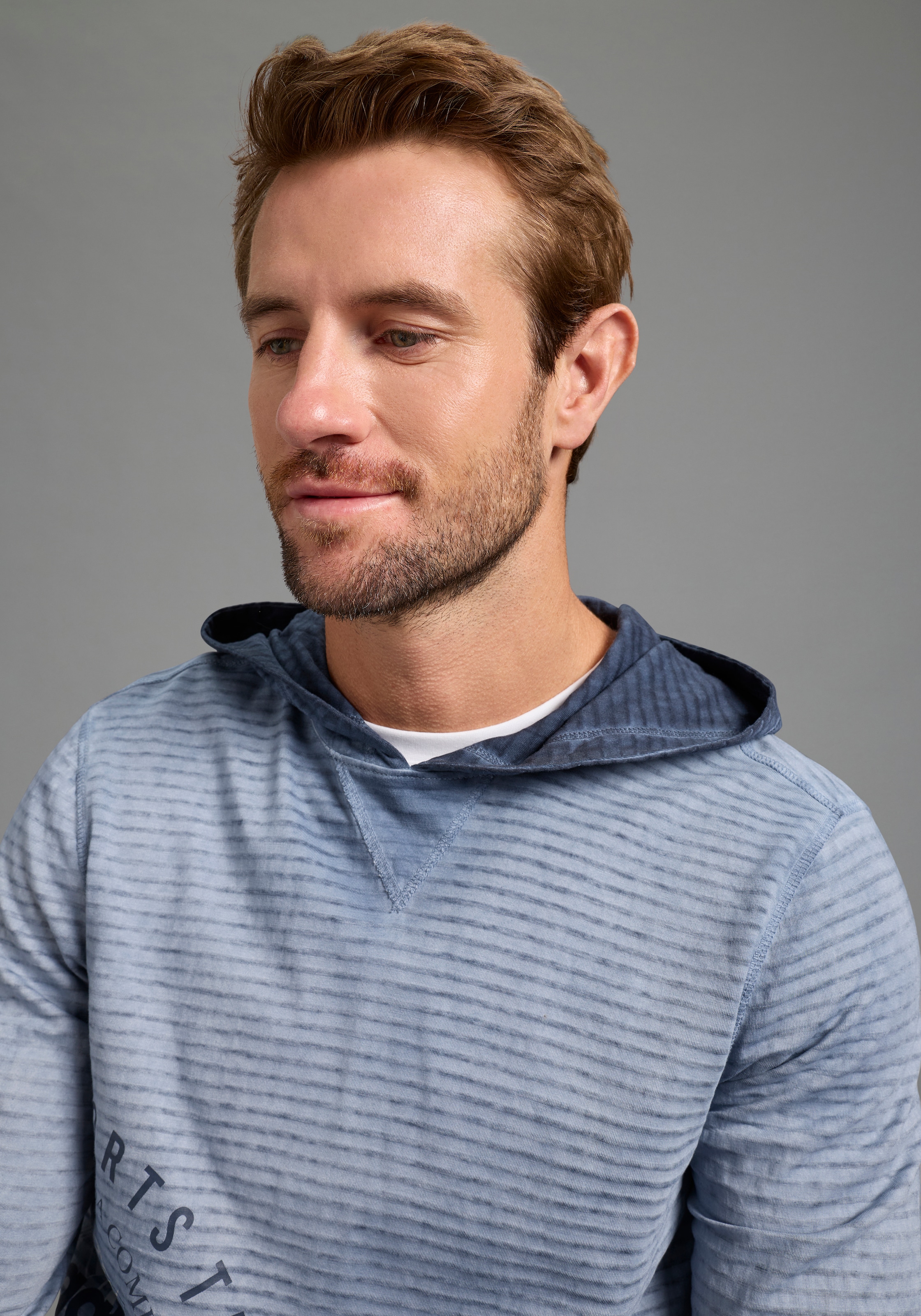 KangaROOS T-shirt à manches longues schmale Passform, Langarm, mit Kapuze, aus Single Jersey