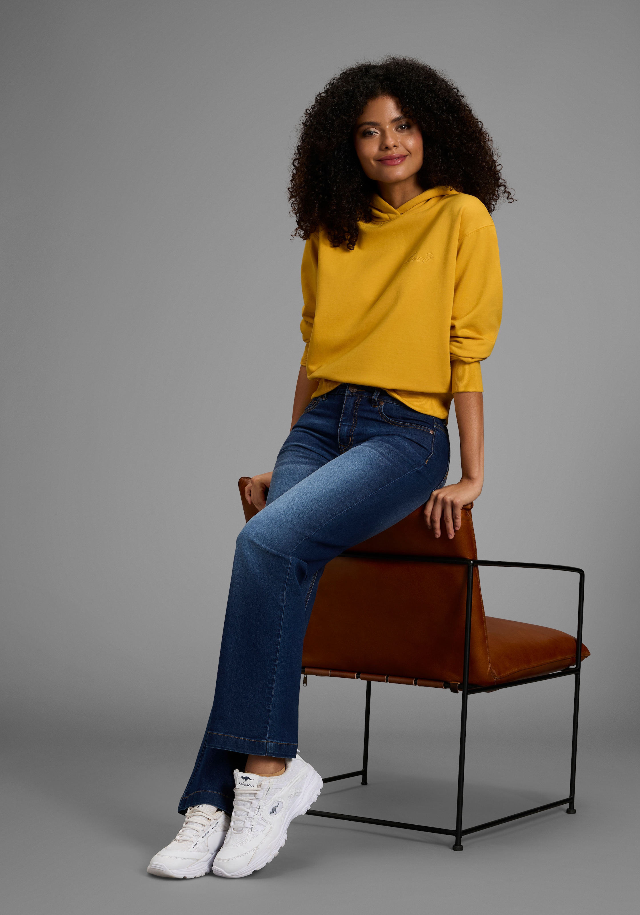 Laura Scott Sweat à capuche , mit Kapuze, figurumspielende Passform, mit Stickerei als Applikation
