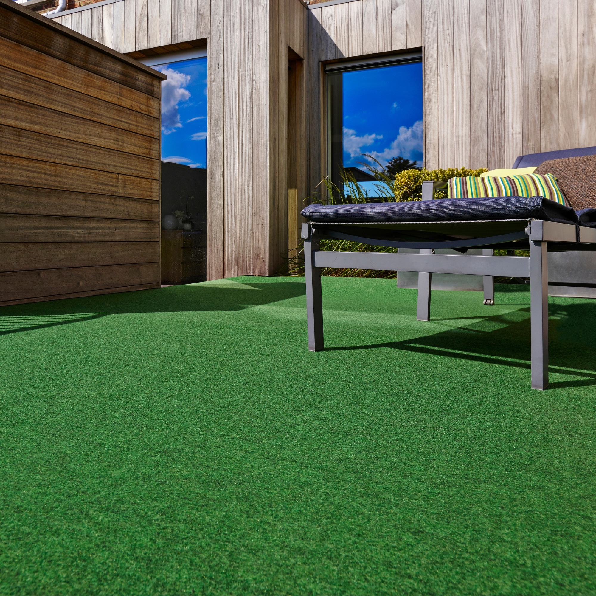 Andiamo Gazon synthétique »Field, Made in Belgium« Rectangulaire 4 mm Höhe für Balkon & Terrasse, mit Drainage-Noppen, Nadelfilz-Optik