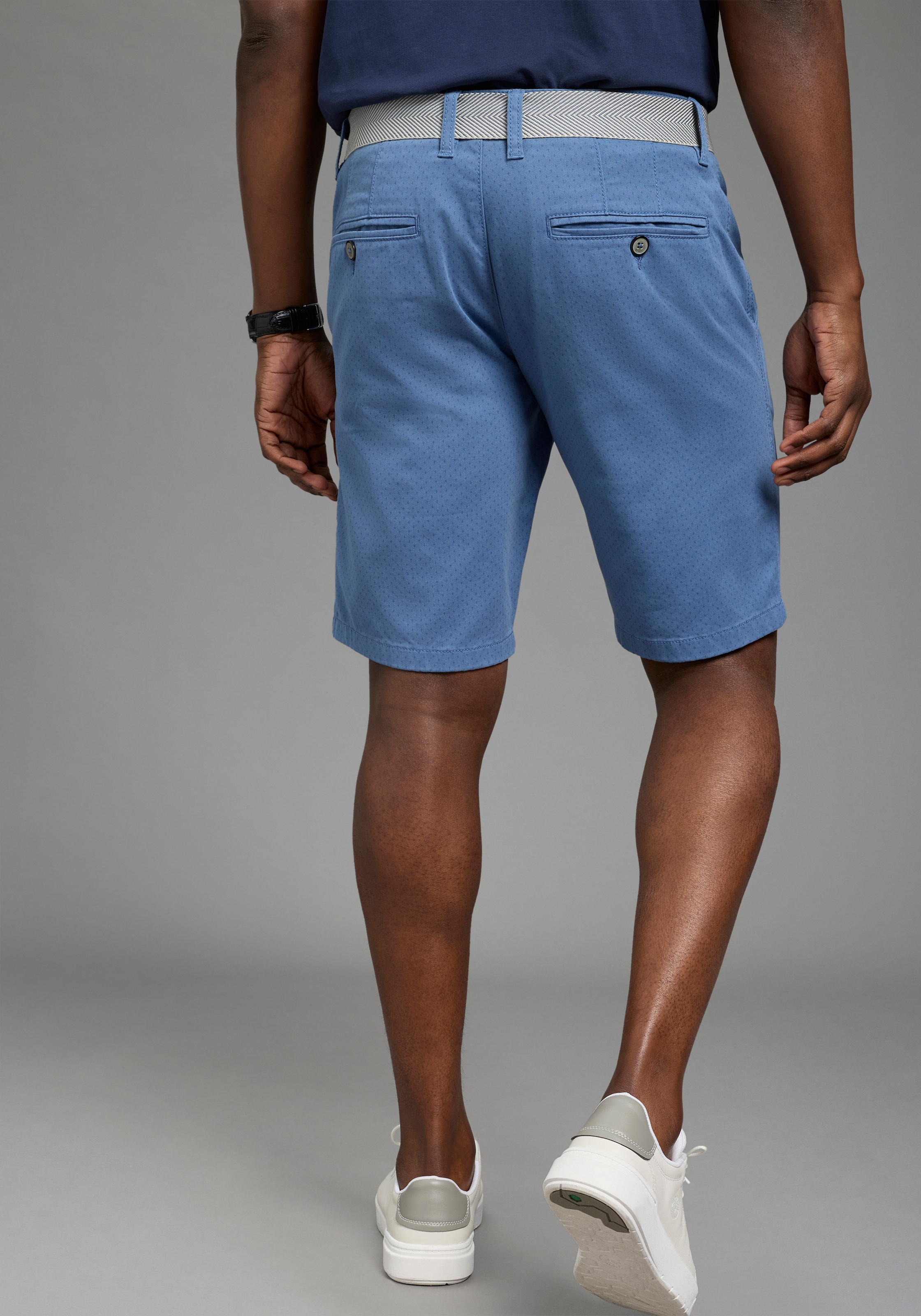 DELMAO Shorts  kniefrei, gerades Bein, mit Eingrifftaschen und Gesässtaschen