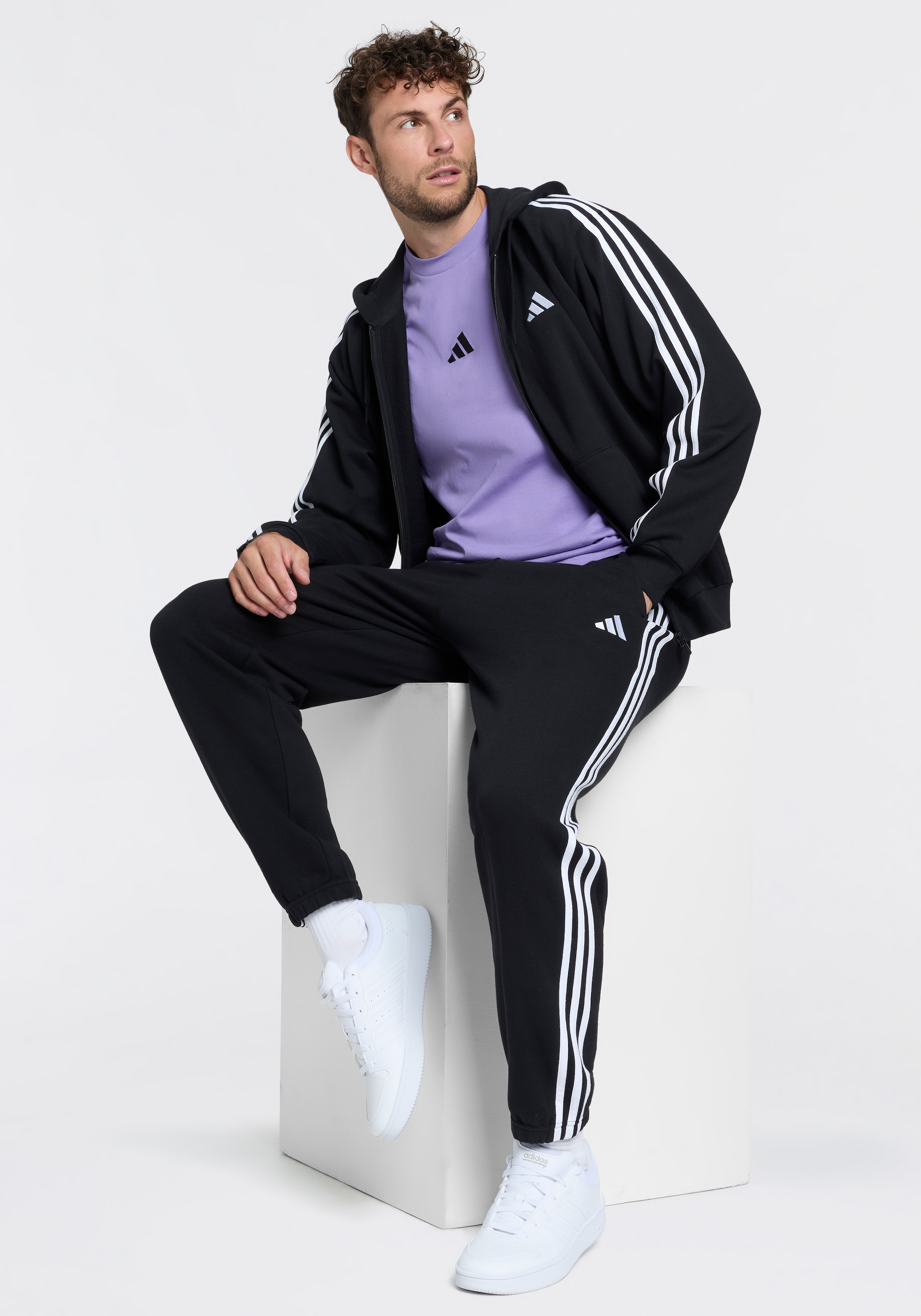 adidas Sportswear Pantalon de sport »ESSENTIALS 3-STREIFEN, FRENCH TERRY, SCHMAL ZULAUFEND, BÜNDCHEN«