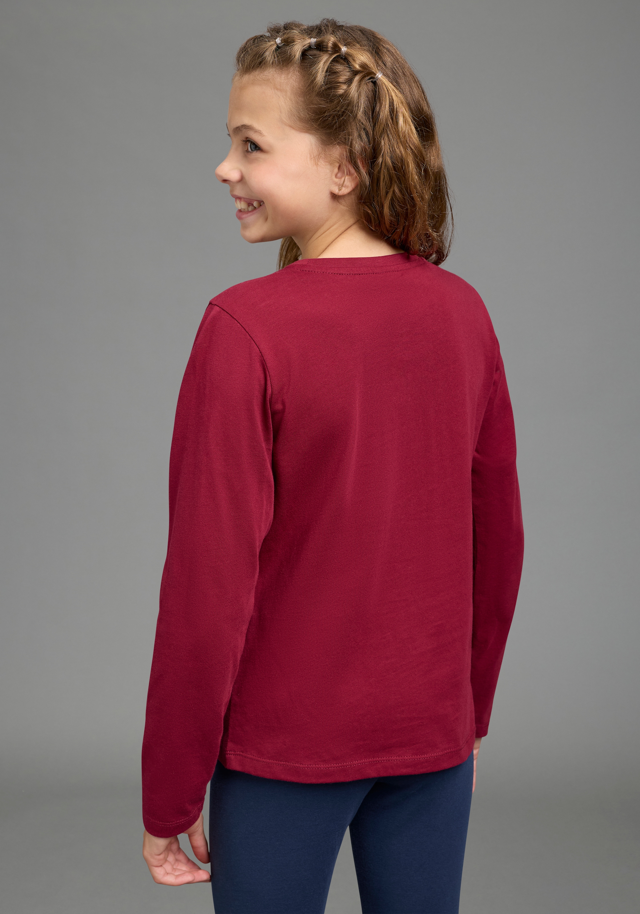 KIDSWORLD Langarmshirt »mit STERN Applikation« Langarm,  taillierter Schnitt,  mit glitzernden Pailletten