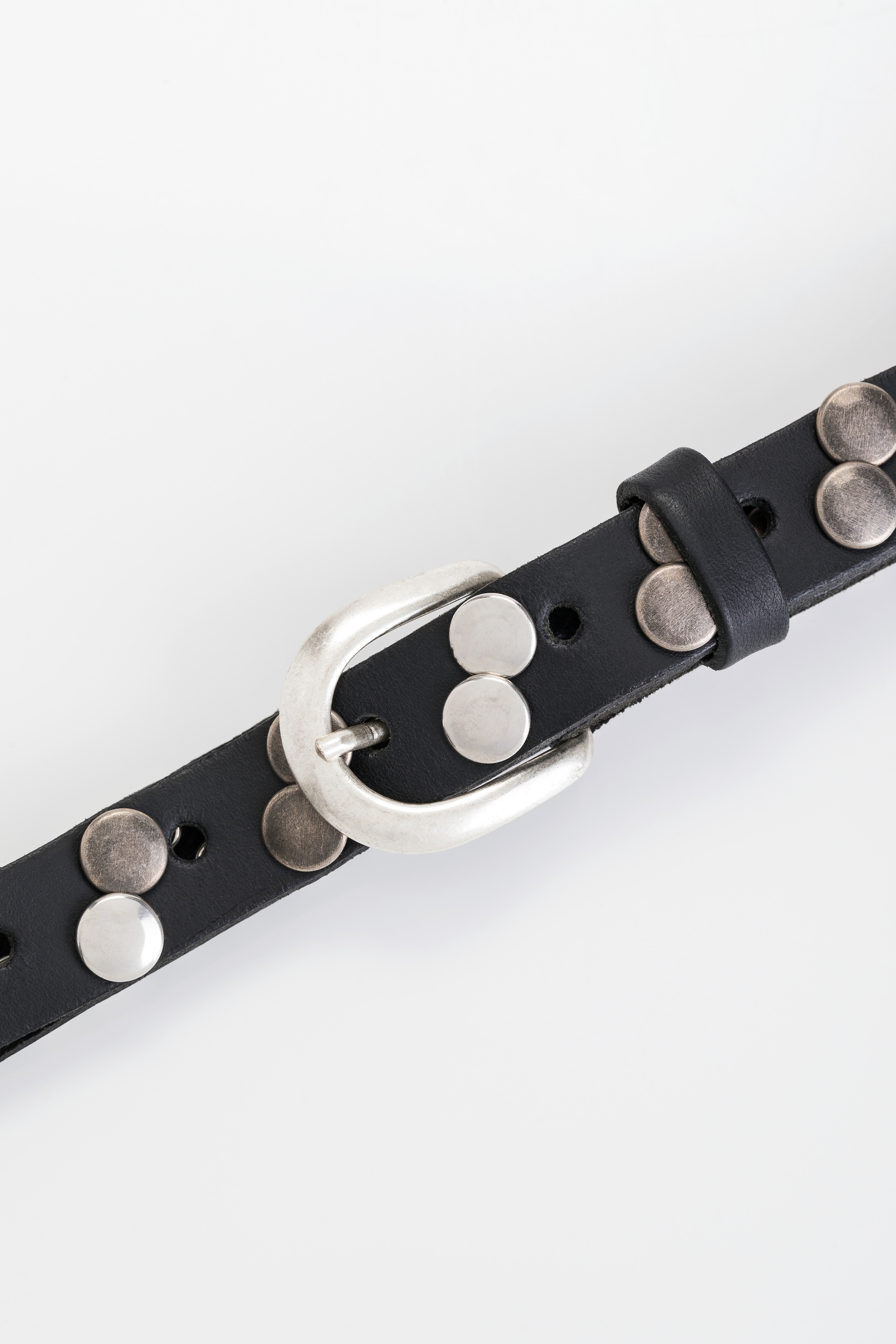 MUSTANG Ceinture en cuir cuir véritable, orné de clous plats, boucle ardillon simple