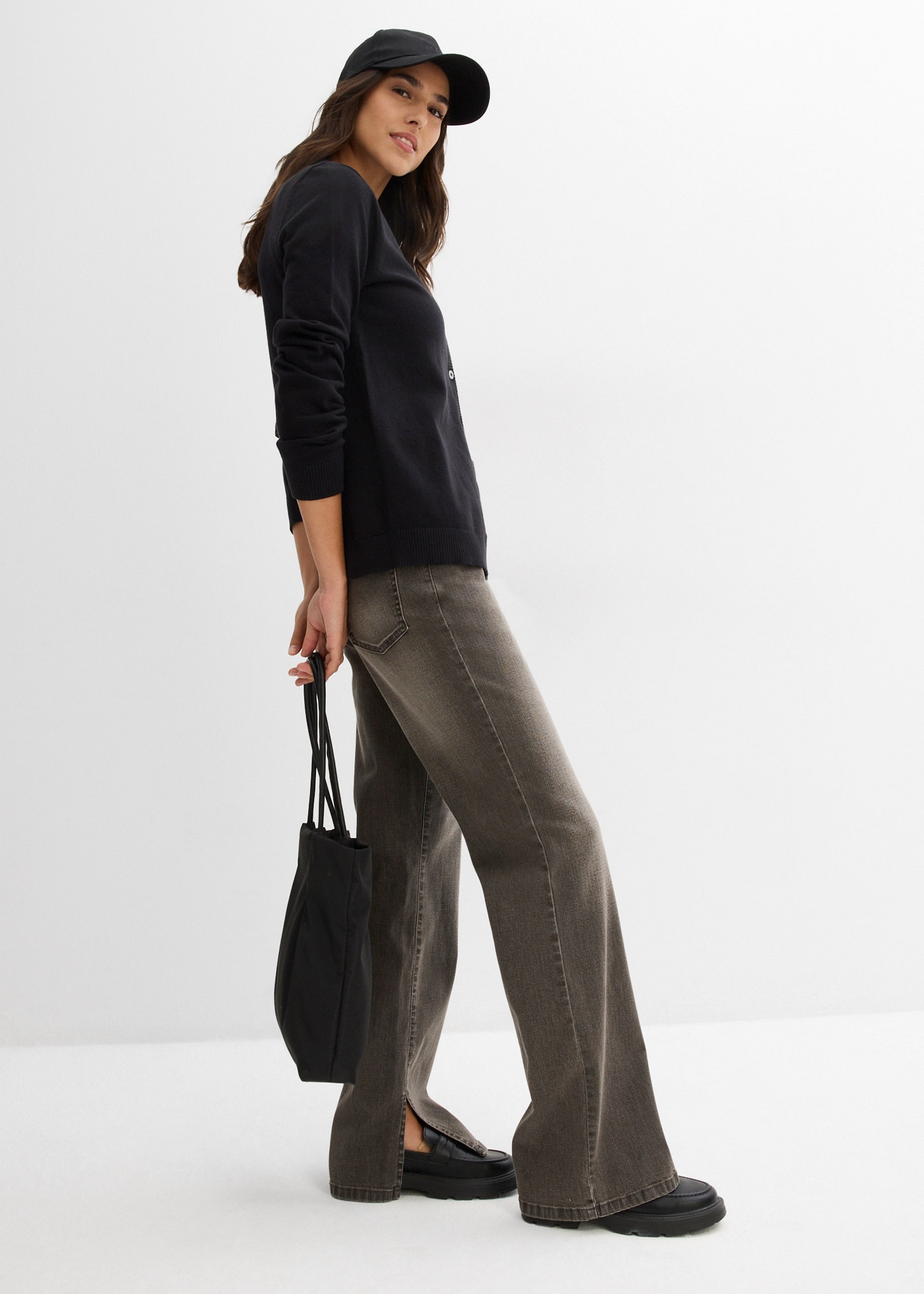 bonprix Veste en tricot coupe ample, forte teneur en coton, avec patte de boutonnage