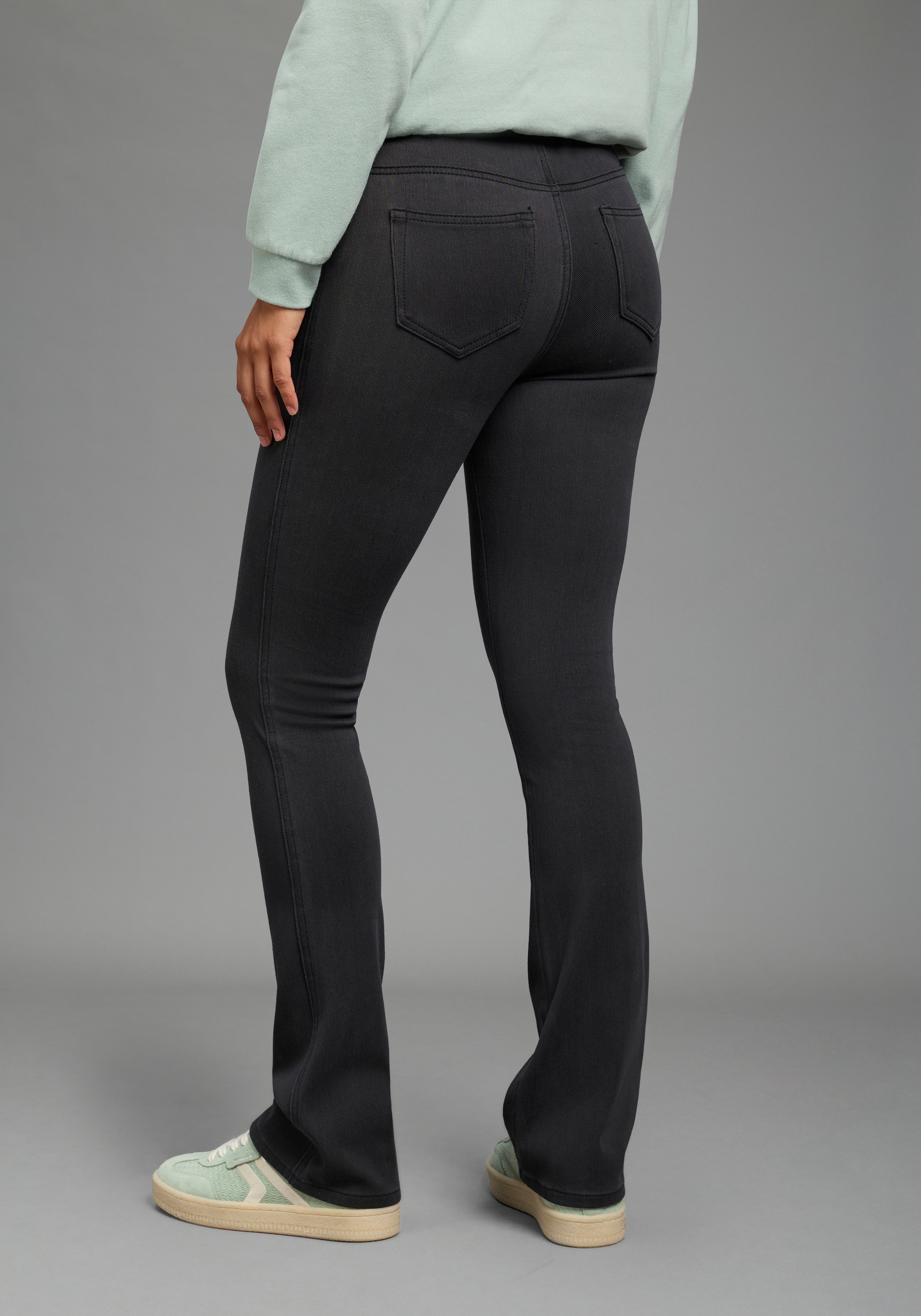 Arizona Jeggings en jeans »im 4 Way Stretch, Quer- und Längselastisch, Bootcut« coupe très slim, forme bootcut, hauteur normale de taille
