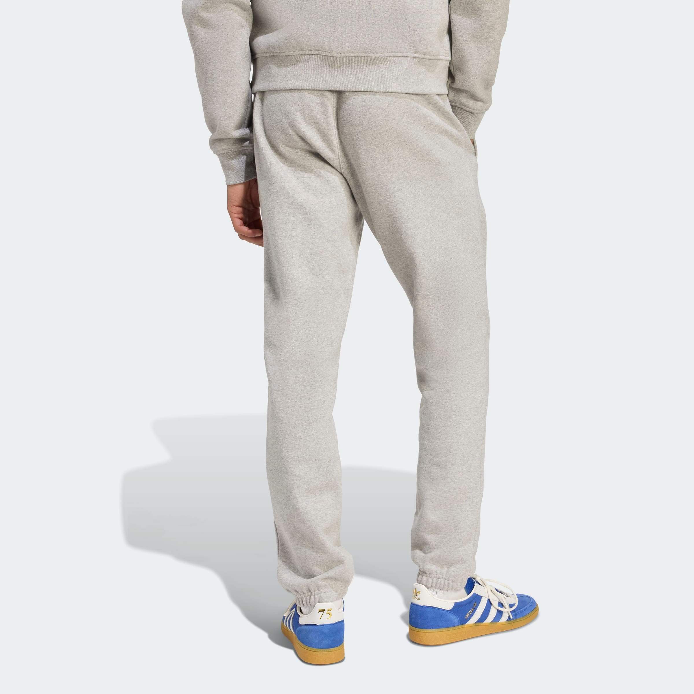 adidas Originals Pantalon de sport »TREFOIL ESSENTIALS«  schmale Passform, mit flauschiger Innenseite, mit Rippbündchen