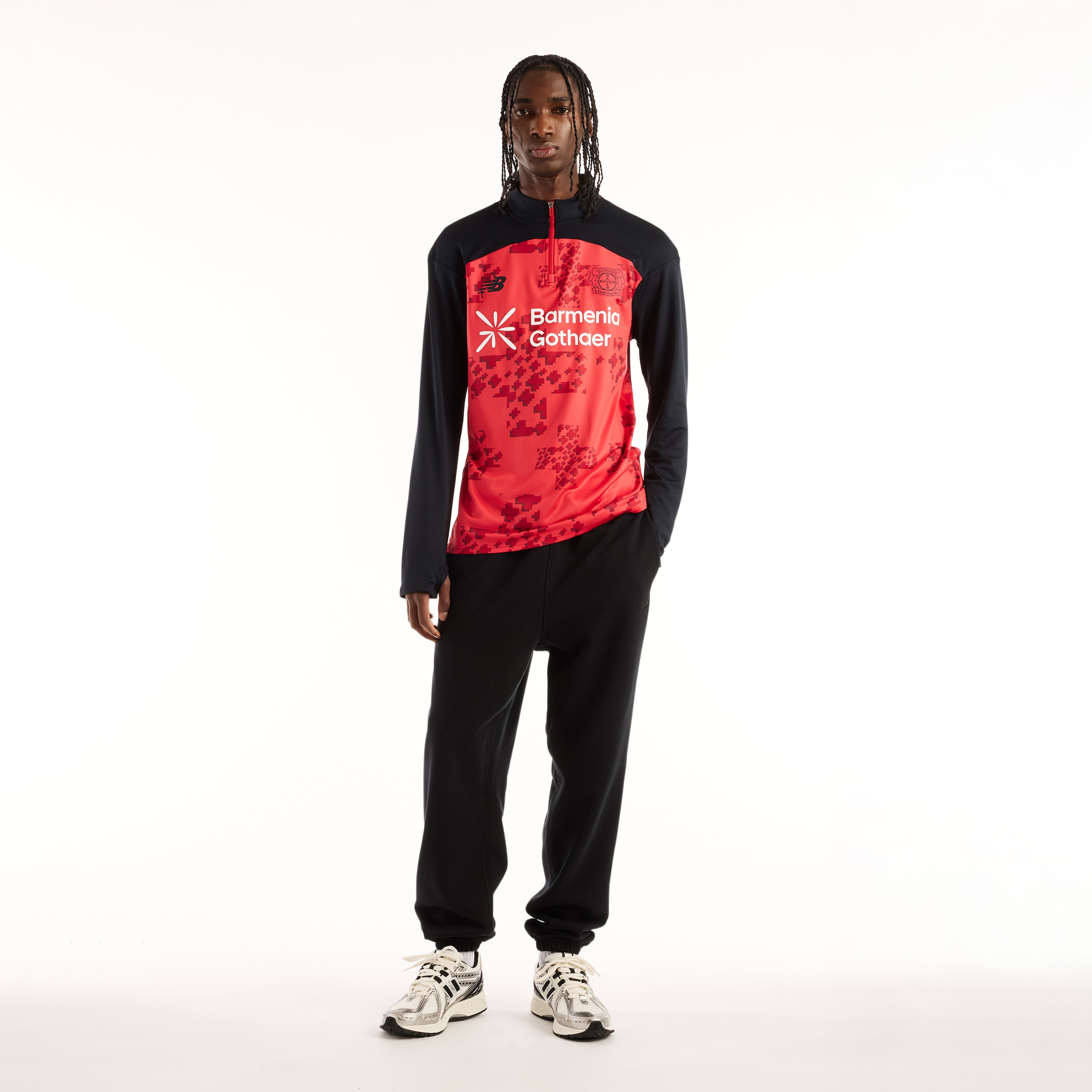 New Balance T-shirt »Bayer 04 26/27 Midlayer« avec col rond, manches courtes, en jersey, longueur normale