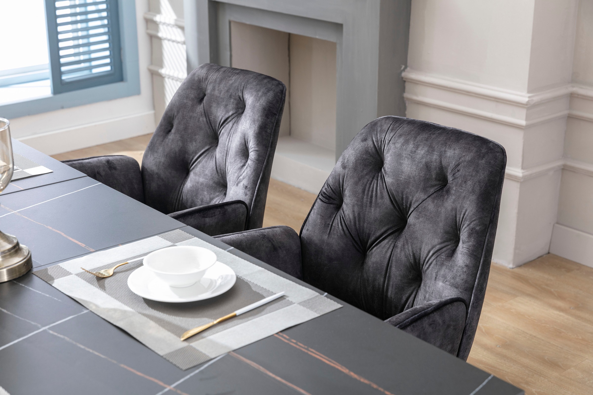 byLIVING Esszimmerstuhl »Sarina« (Set) 2er-Set, hochwertiger Vintage-Samt Bezug mit Steppung, 360Grad drehbar