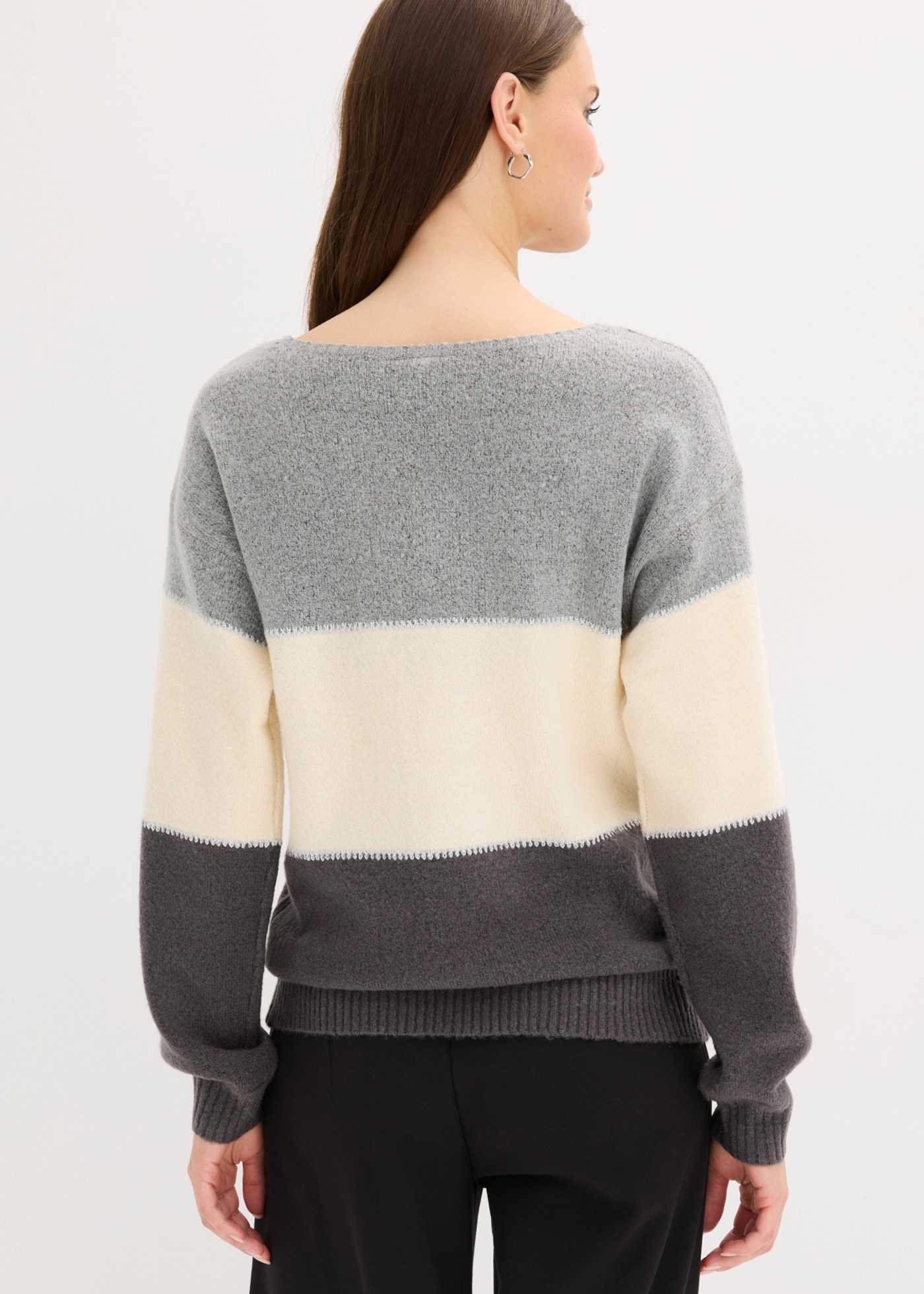bonprix Pull en tricot »Oversize-Pullover« design à motifs, détails fil pailleté, mélange de matières