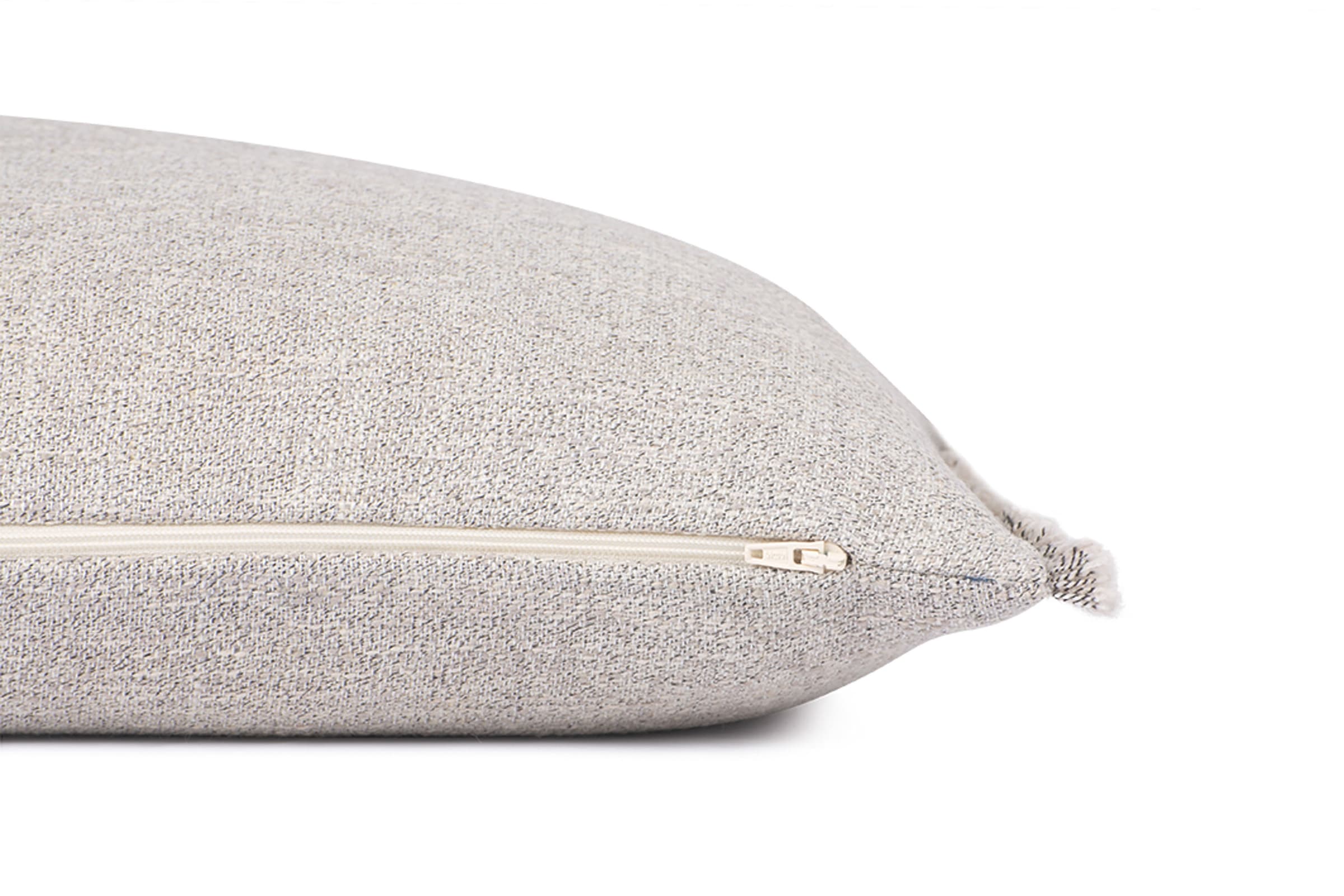   Kissenhülle »Structured Fringes« mit seitlichem Fransenabschluss