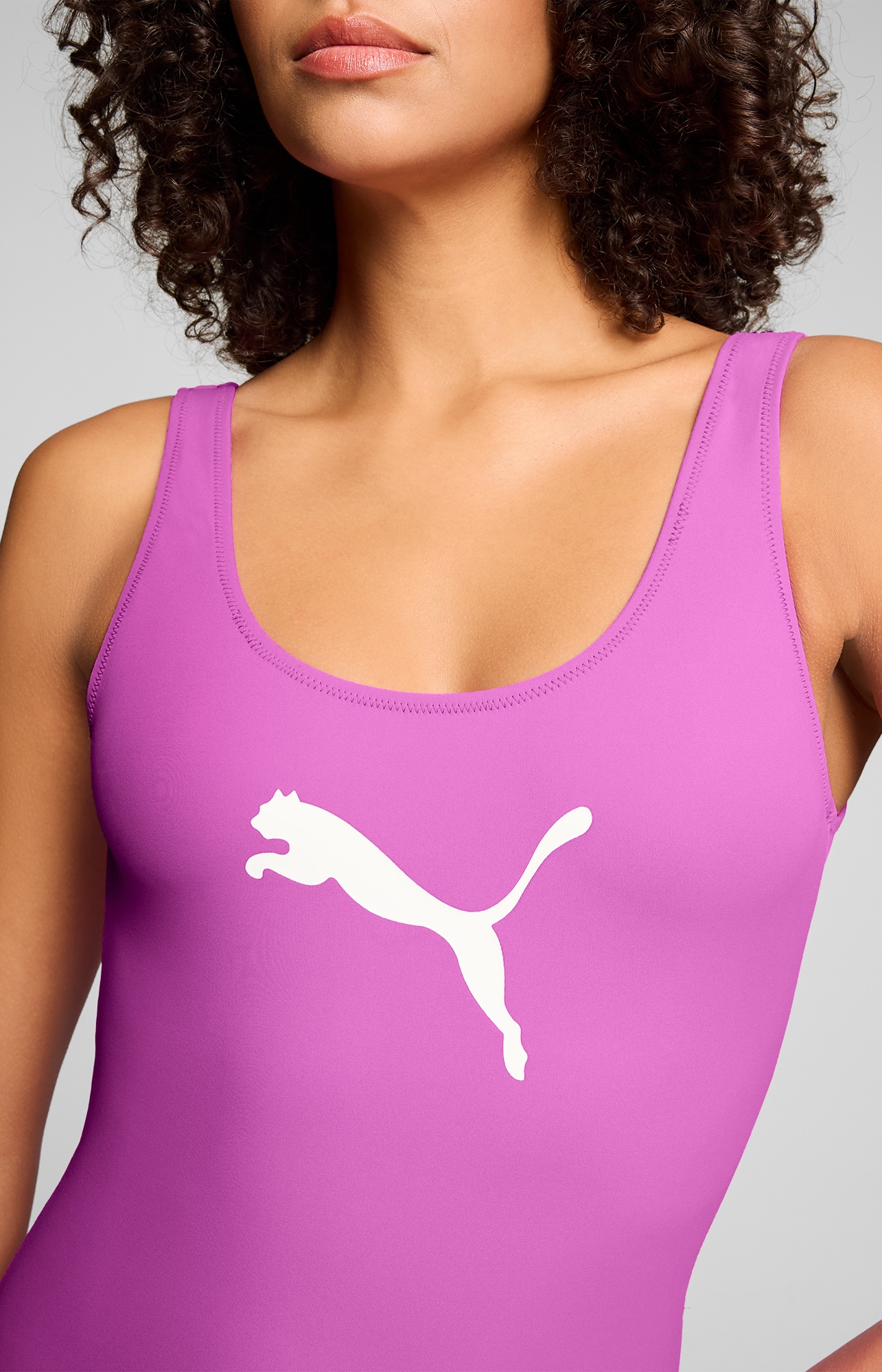 PUMA Badeanzug »PUMA SWIM WOMEN SWIMSUIT« mit Logoprint vorn