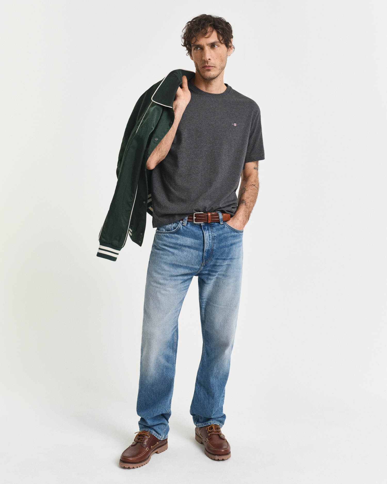 Gant T-shirt »REG SHIELD SS T-SHIRT« avec broderie du logo sur la poitrine