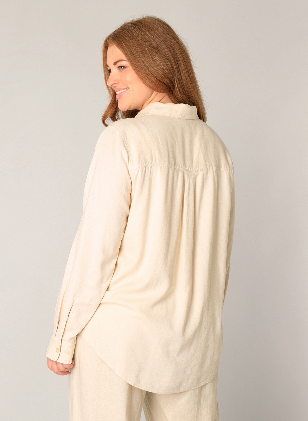 Base Level Curvy Blouse à manches longues »Yaella« mit Knopfleiste und aus Leinen