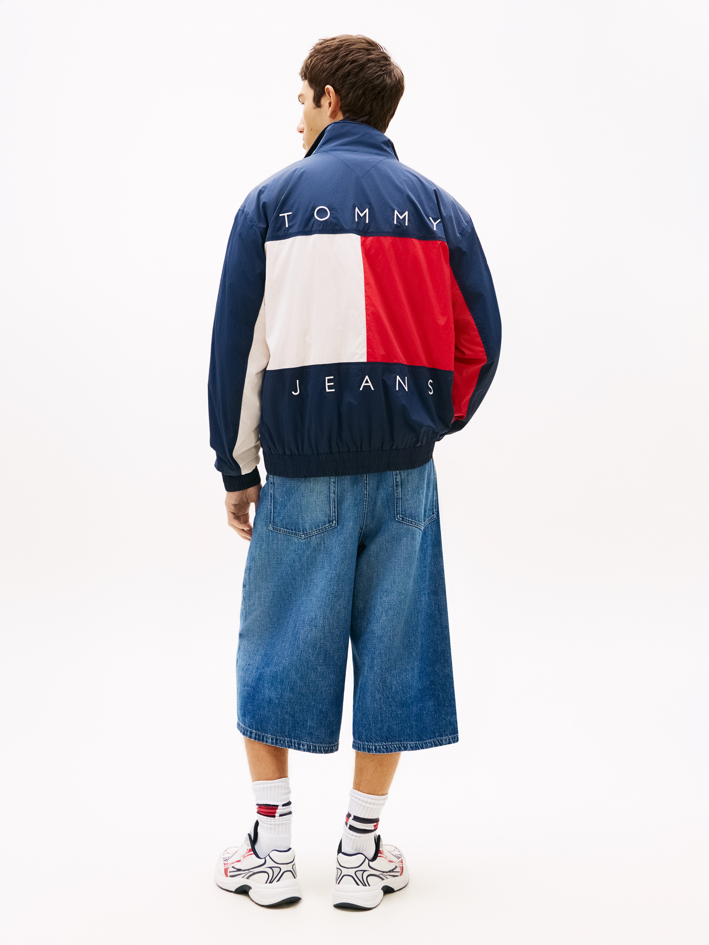 Tommy Jeans Coupe-vent »TJM HERITAGE FLAG« sans capuche coupe régulière avec col montant et imprimé de marque Tommy Flag au dos