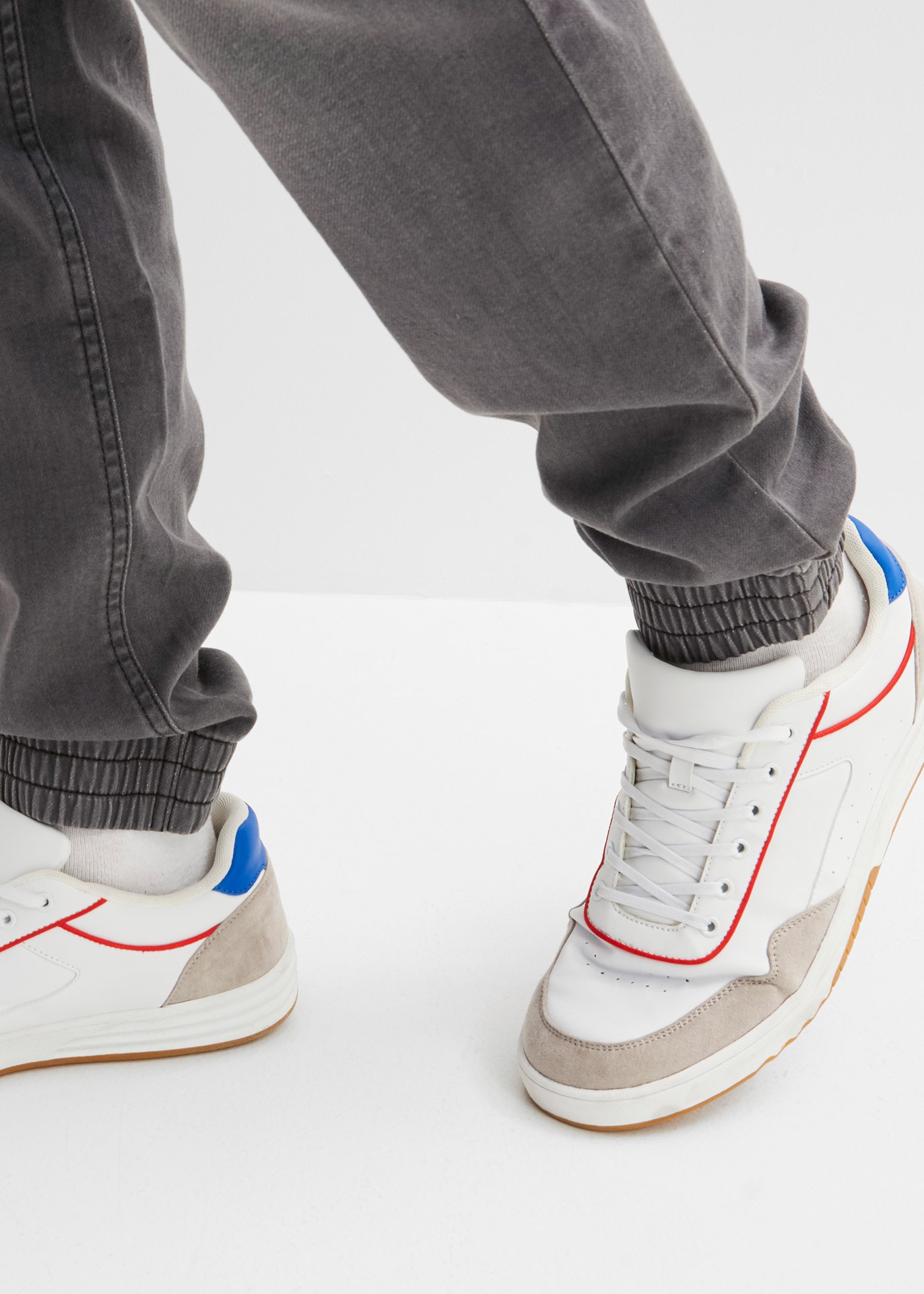 bonprix Jogg Pants »Regular Fit Jeans-Jogger mit Komfortbund, Straight« Regular Fit, mit Komfortbund und Kordel, aus Baumwollmischung