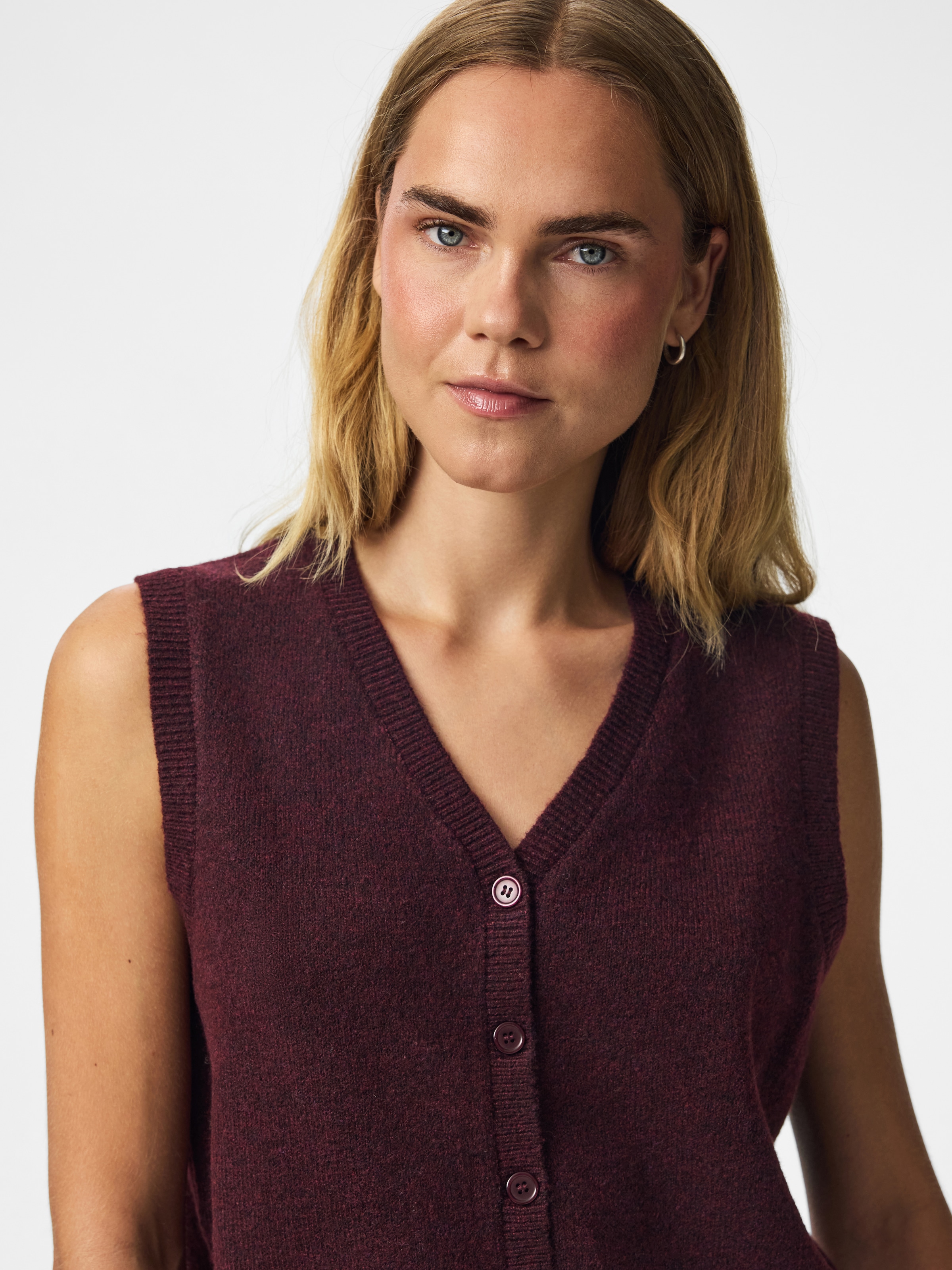 pieces Gilet tricoté »PCSALLY SL V-NECK KNIT VEST NOOS BC« mélange de matériaux