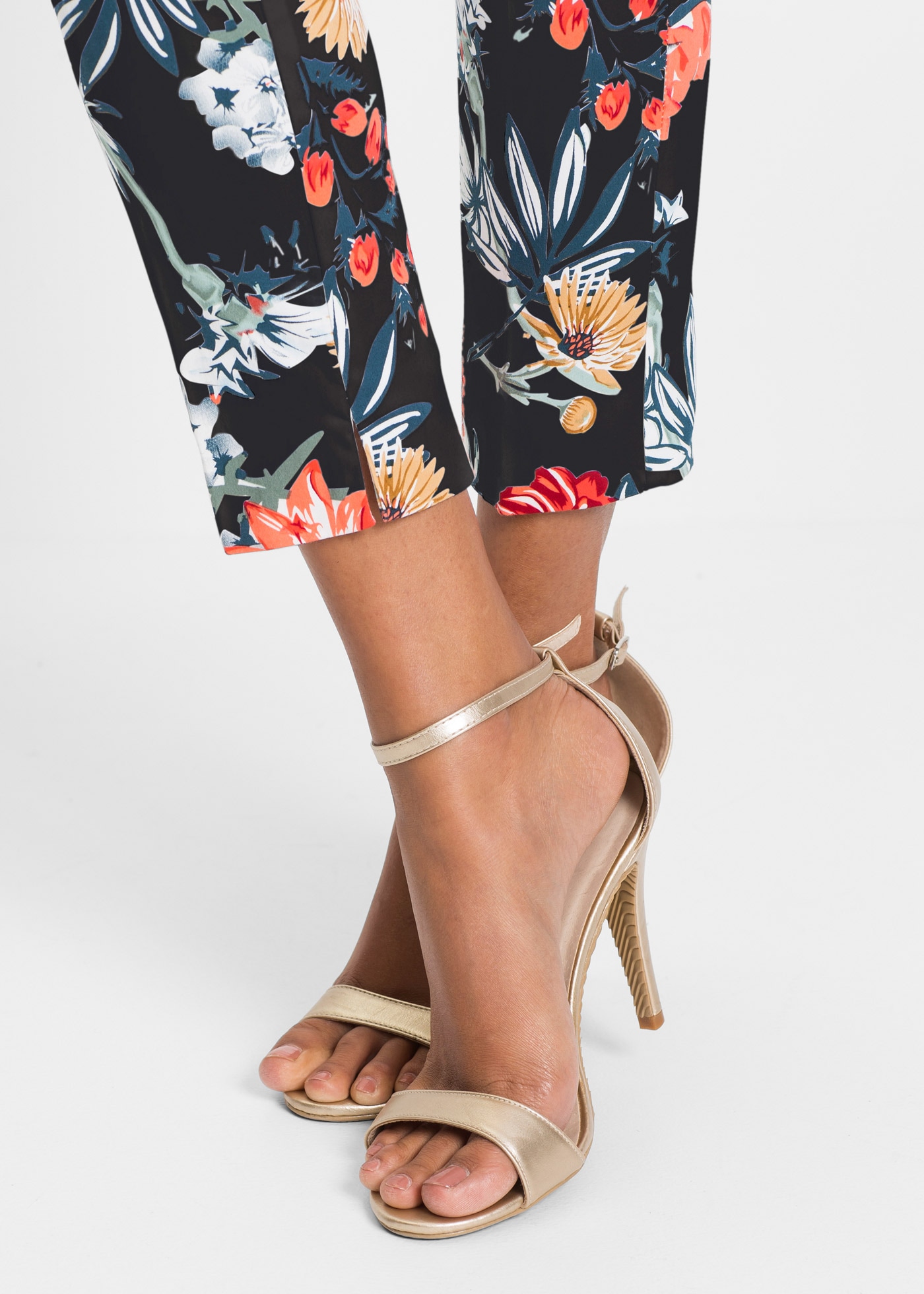 bonprix Pantalon 7/8  aus Baumwolle mit Elasthan, Regular Fit, femininer Stil