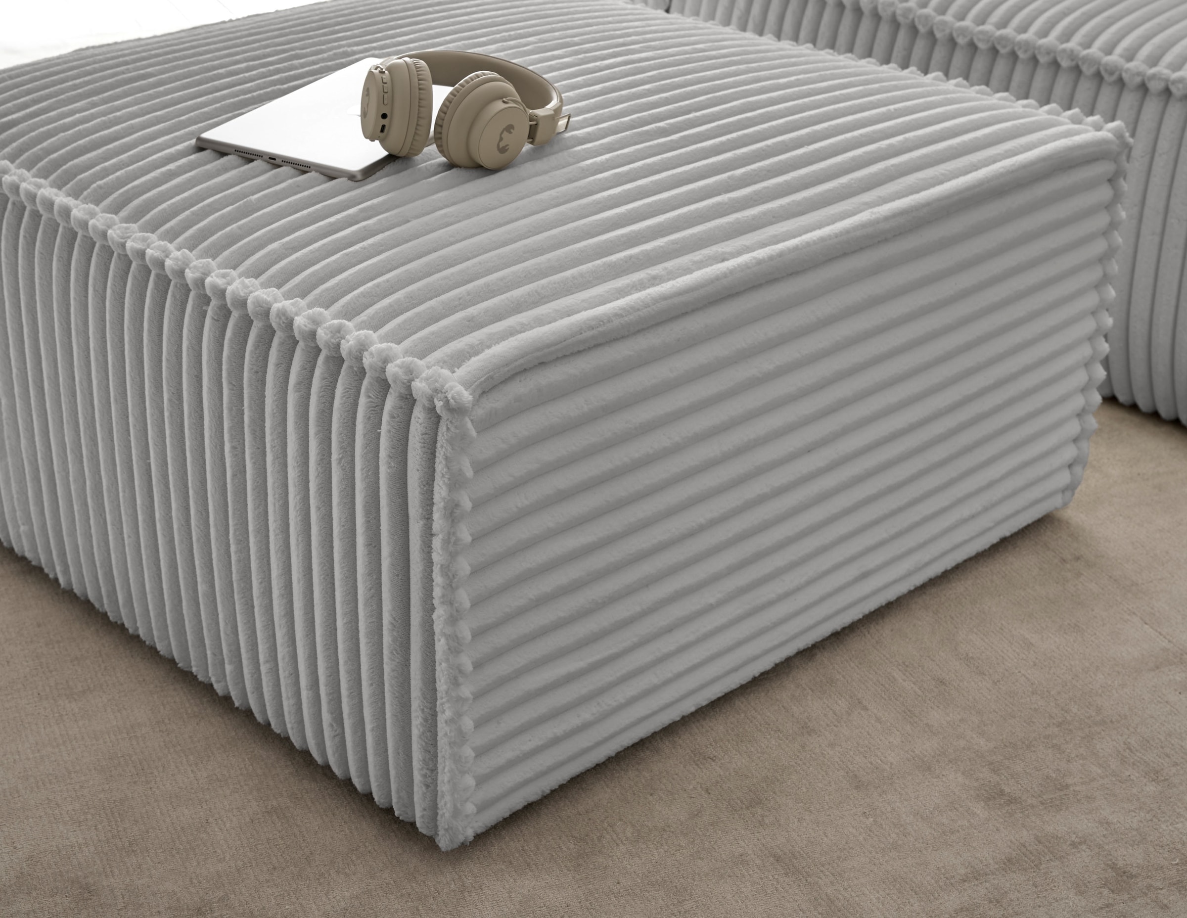 andas Hocker »FINNLEY, Polsterhocker in Bouclé, Struktur fein u. Mega Cord verfügbar« passend zum Loveseat der Serie Finnley